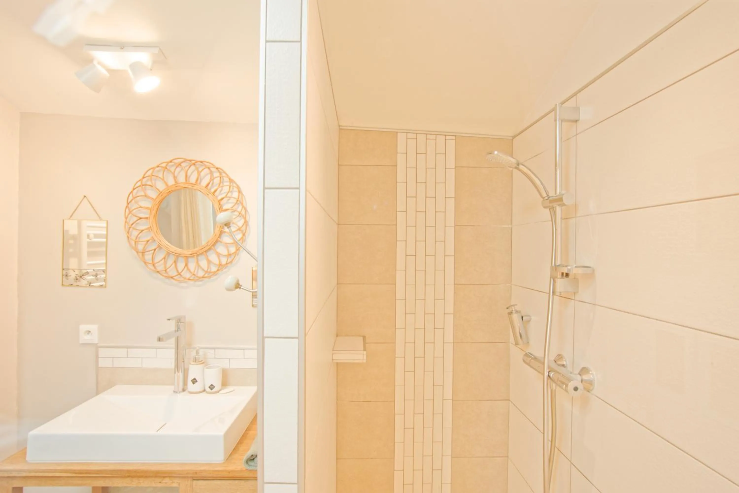 Shower in La Belle lurette