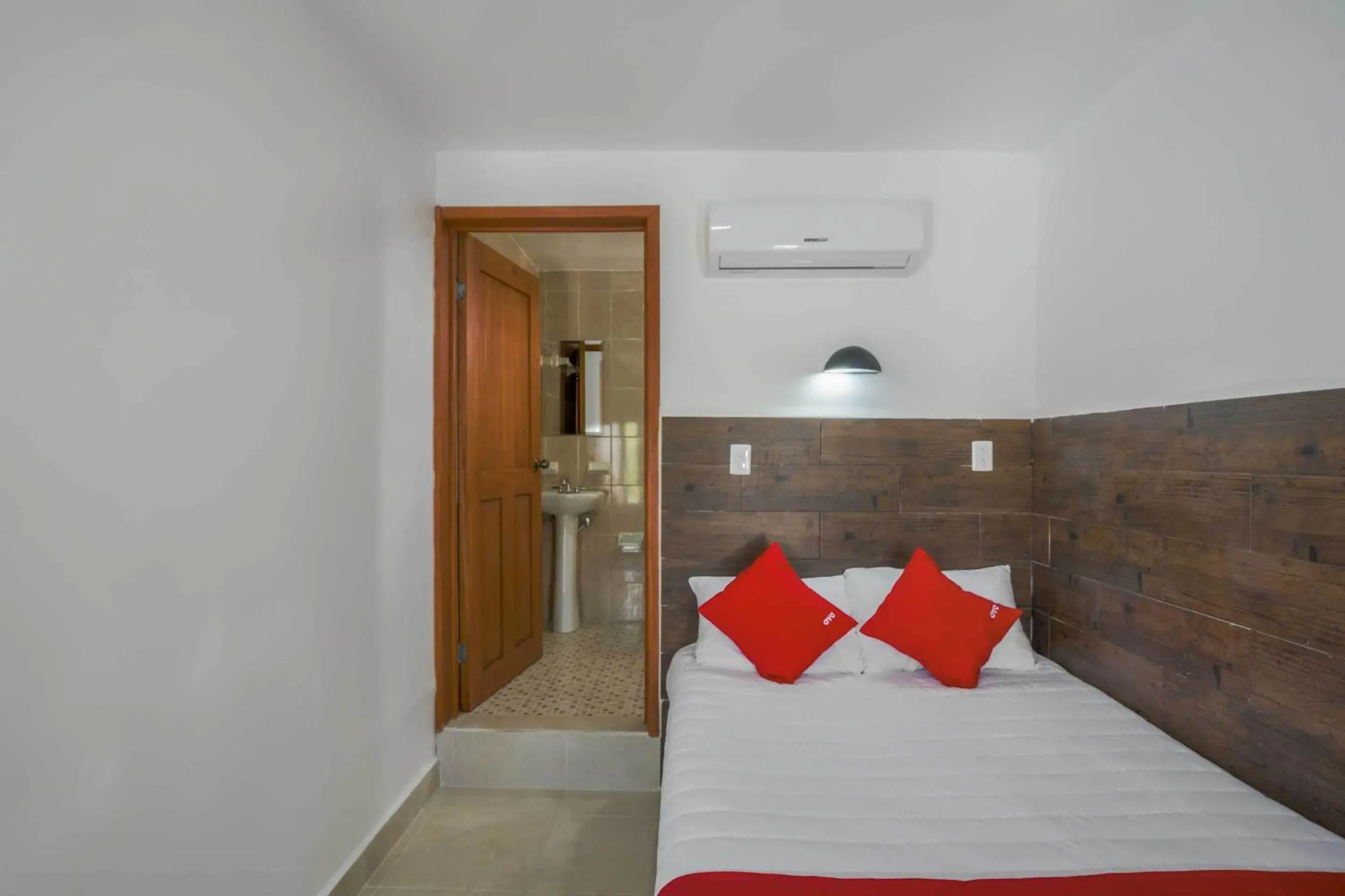 Basic Single - single occupancy in OYO Hotel Palma Real Basic Single - single occupancy in OYO Hotel Palma Real