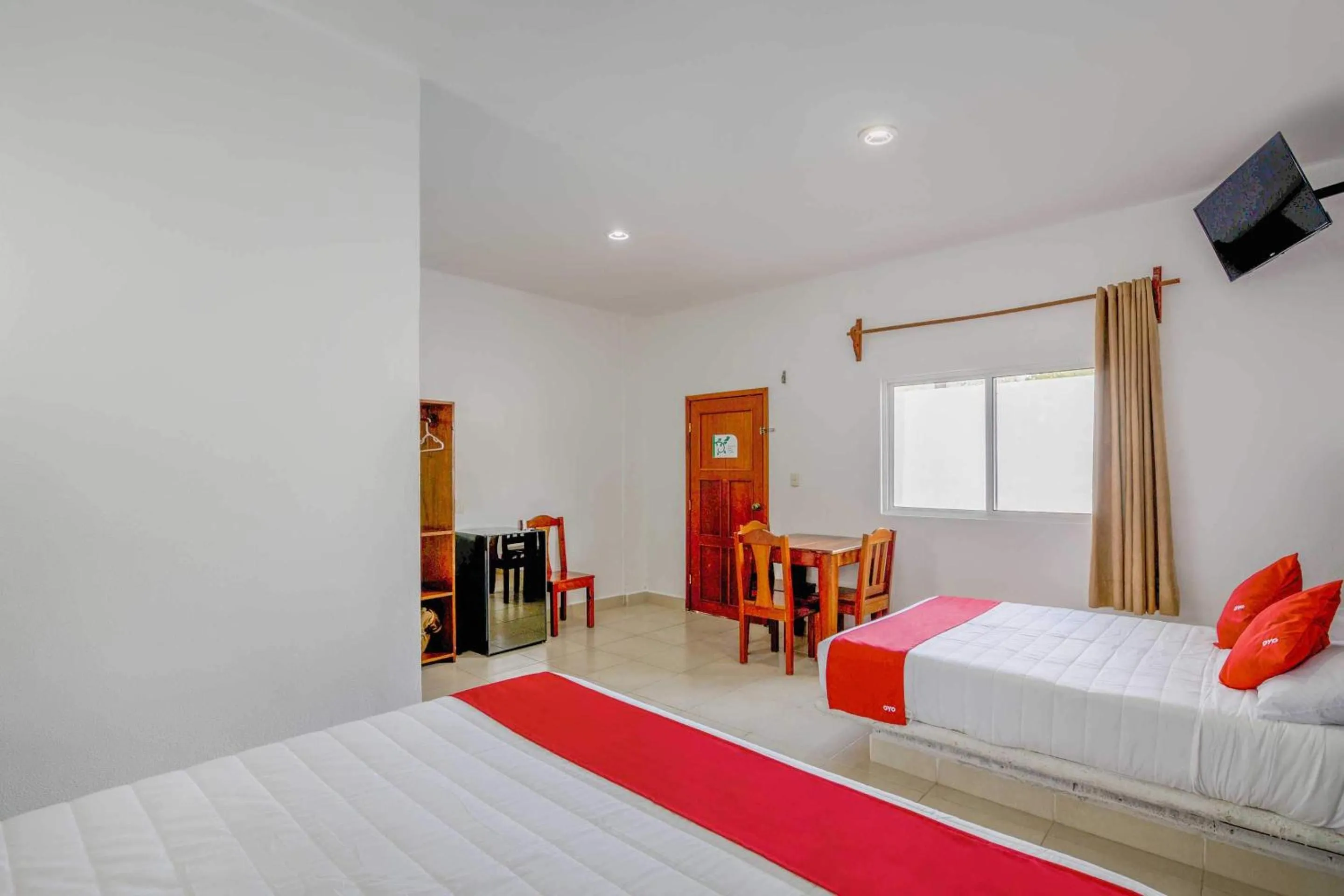 Bedroom, Bed in OYO Hotel Palma Real