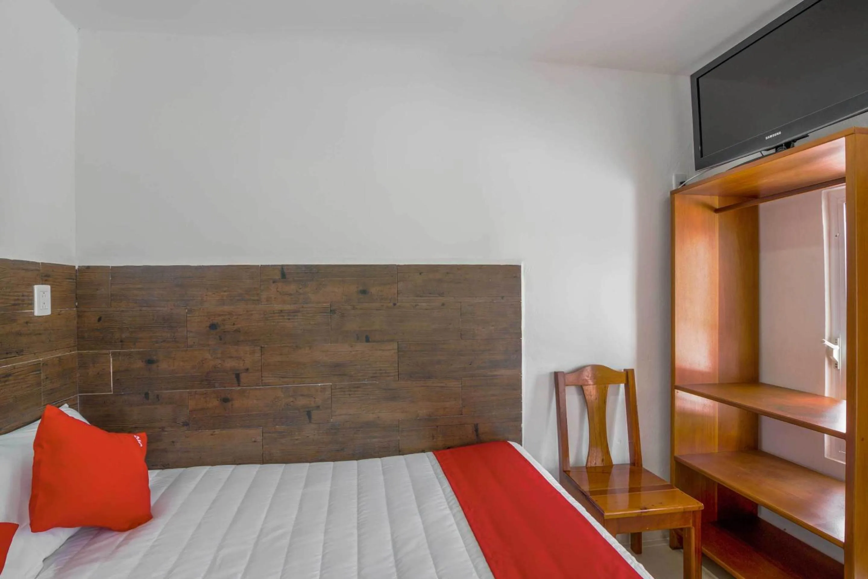 Bedroom, Bed in OYO Hotel Palma Real