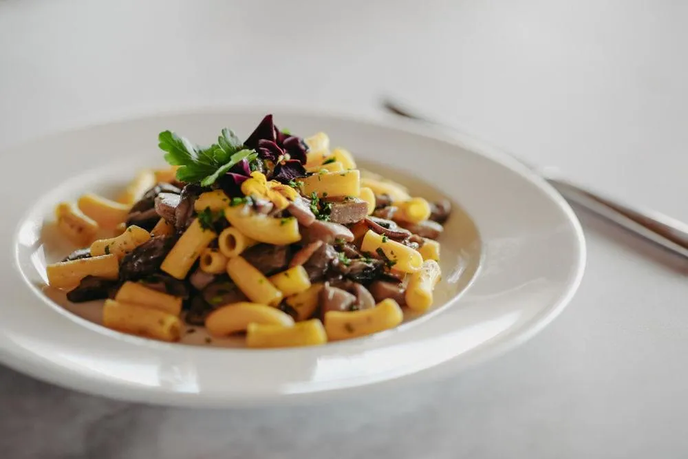 Restaurant/places to eat in Hotel Aurai