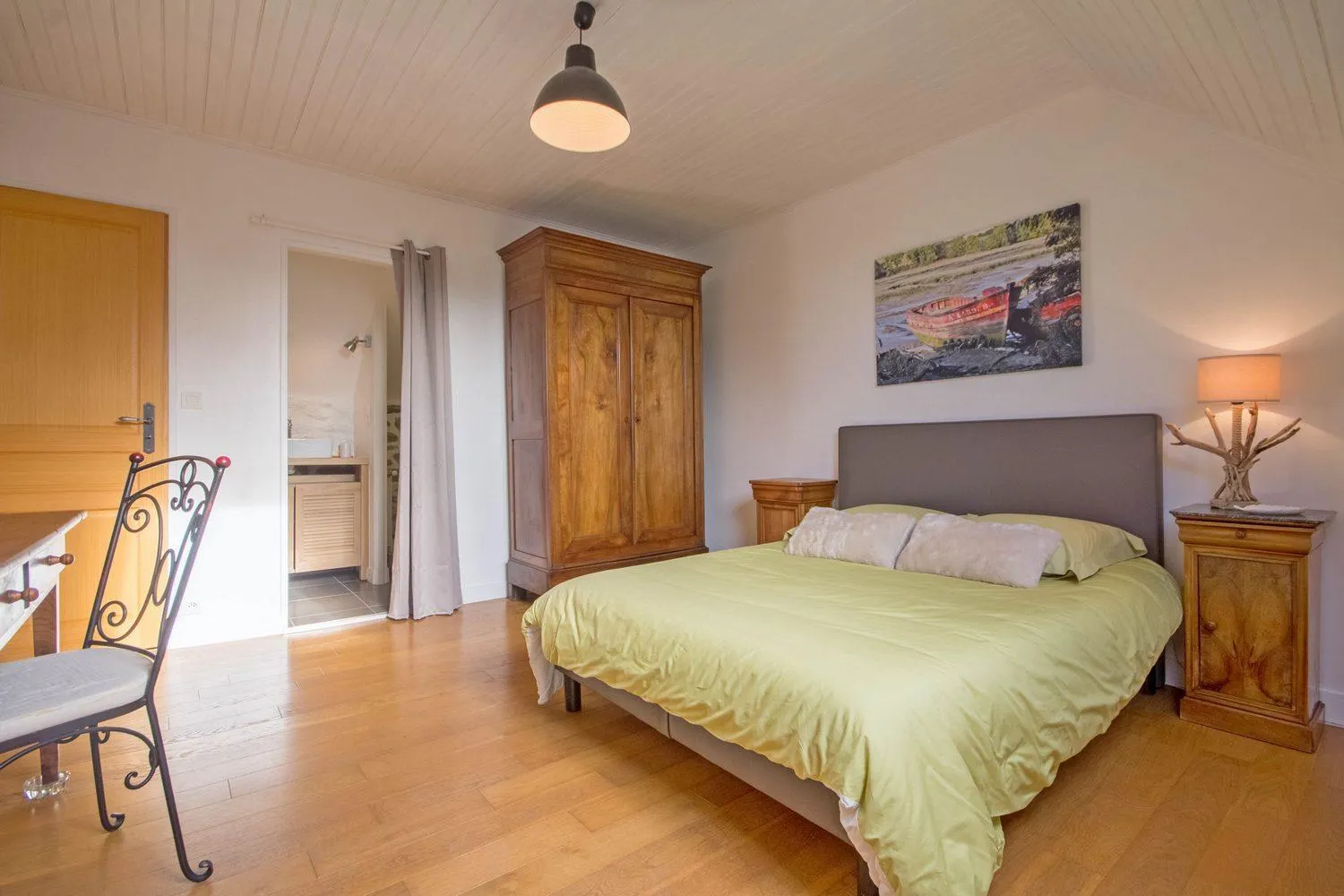 Bed in Les Jardins de Coët-Kra