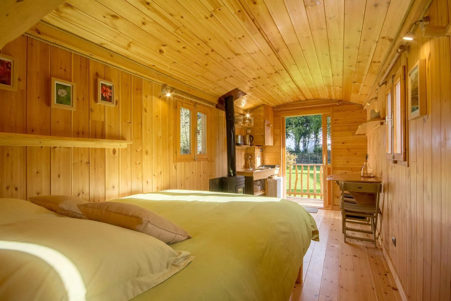 Bed in Les Jardins de Coët-Kra