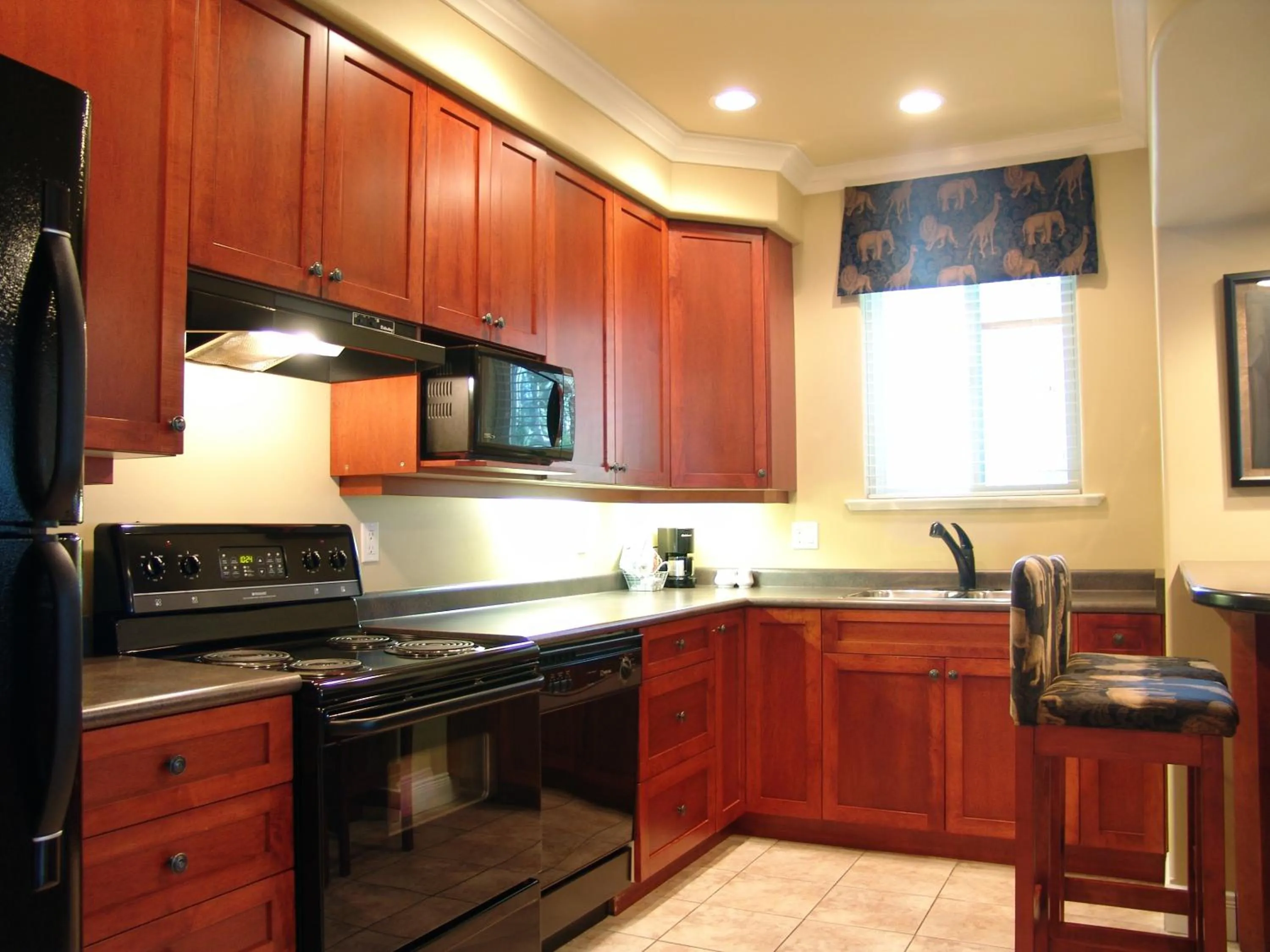 Kitchen or kitchenette in Crown Isle Resort & Golf Community