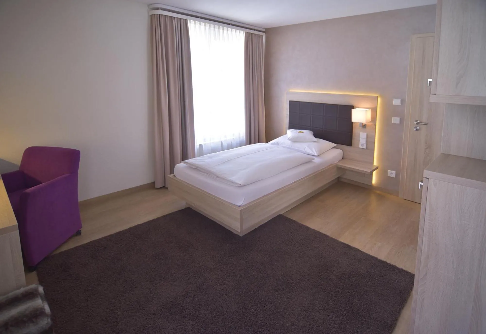 Bed in Hotel - Restaurant Hirsch