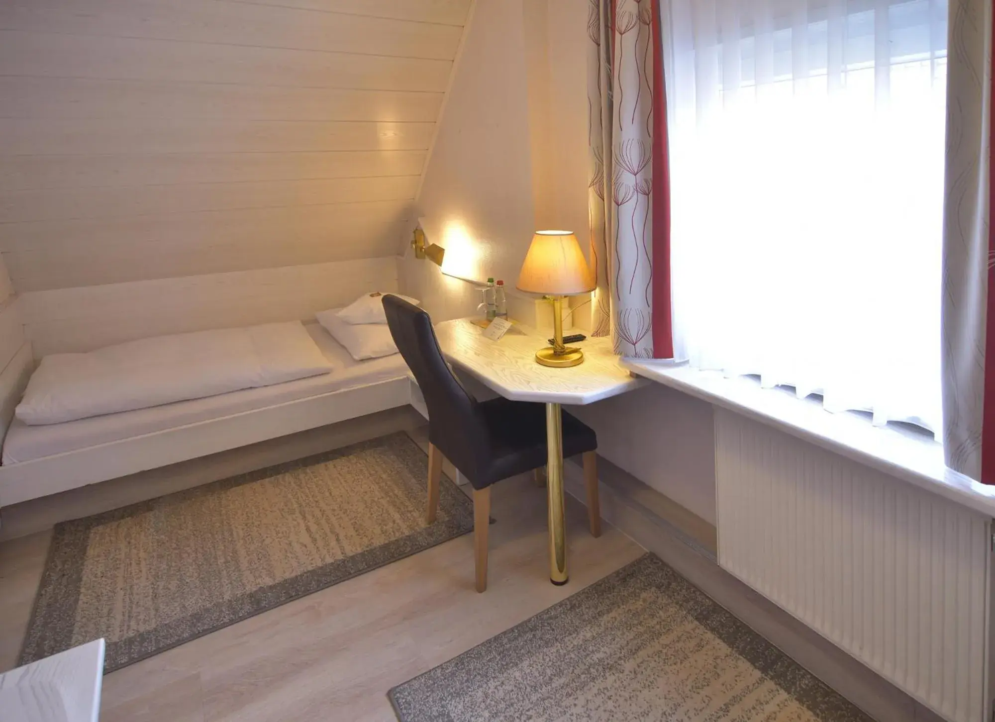 Standard Single Room in Hotel - Restaurant Hirsch Standard Single Room in Hotel - Restaurant Hirsch