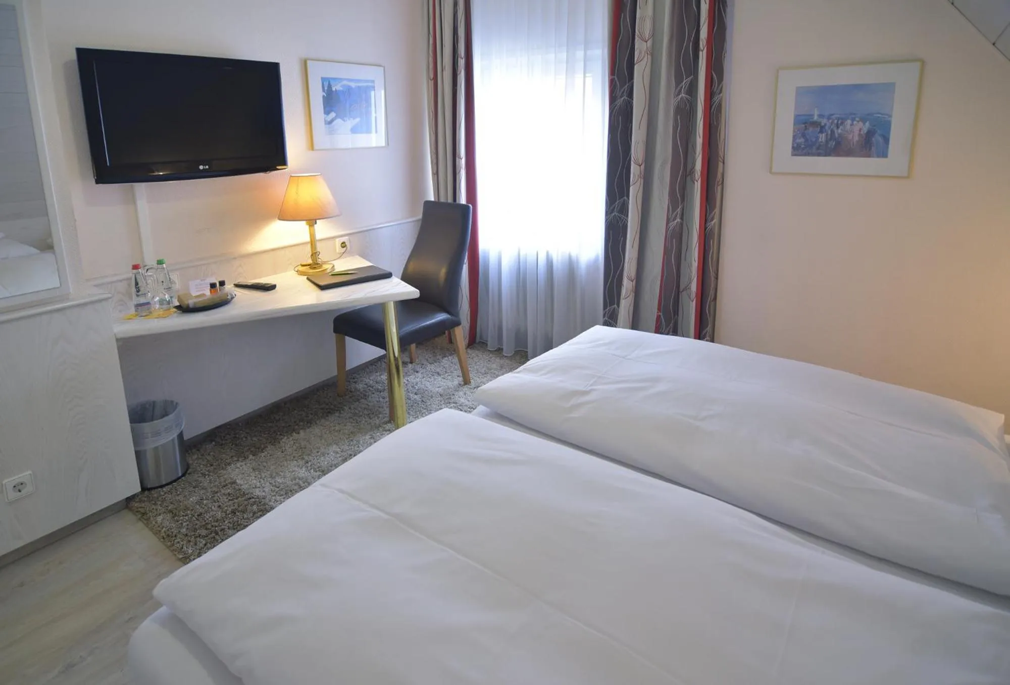 Bed in Hotel - Restaurant Hirsch