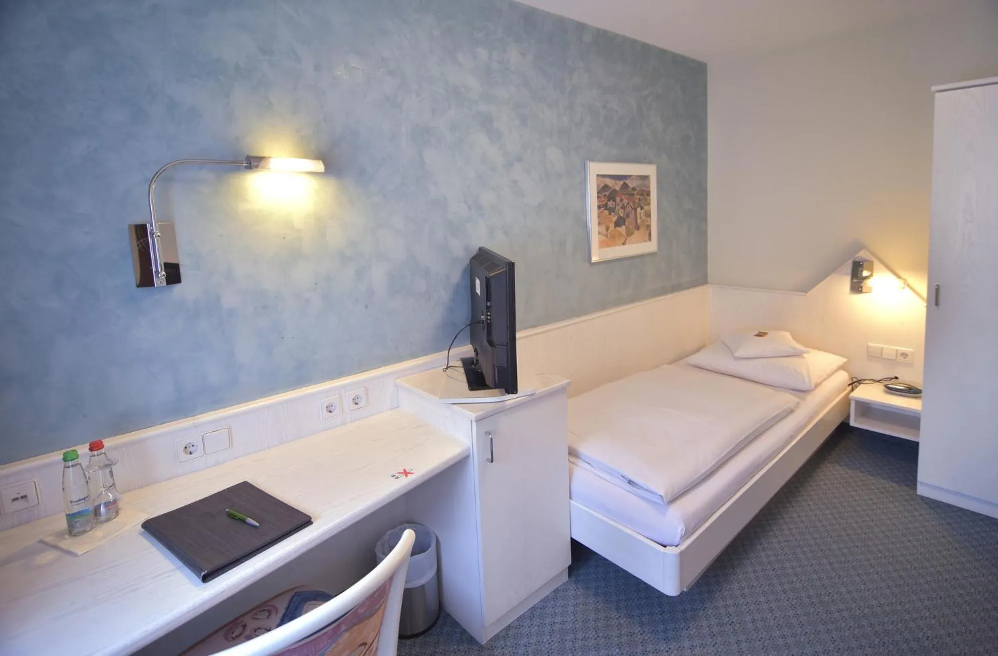 Bed in Hotel - Restaurant Hirsch