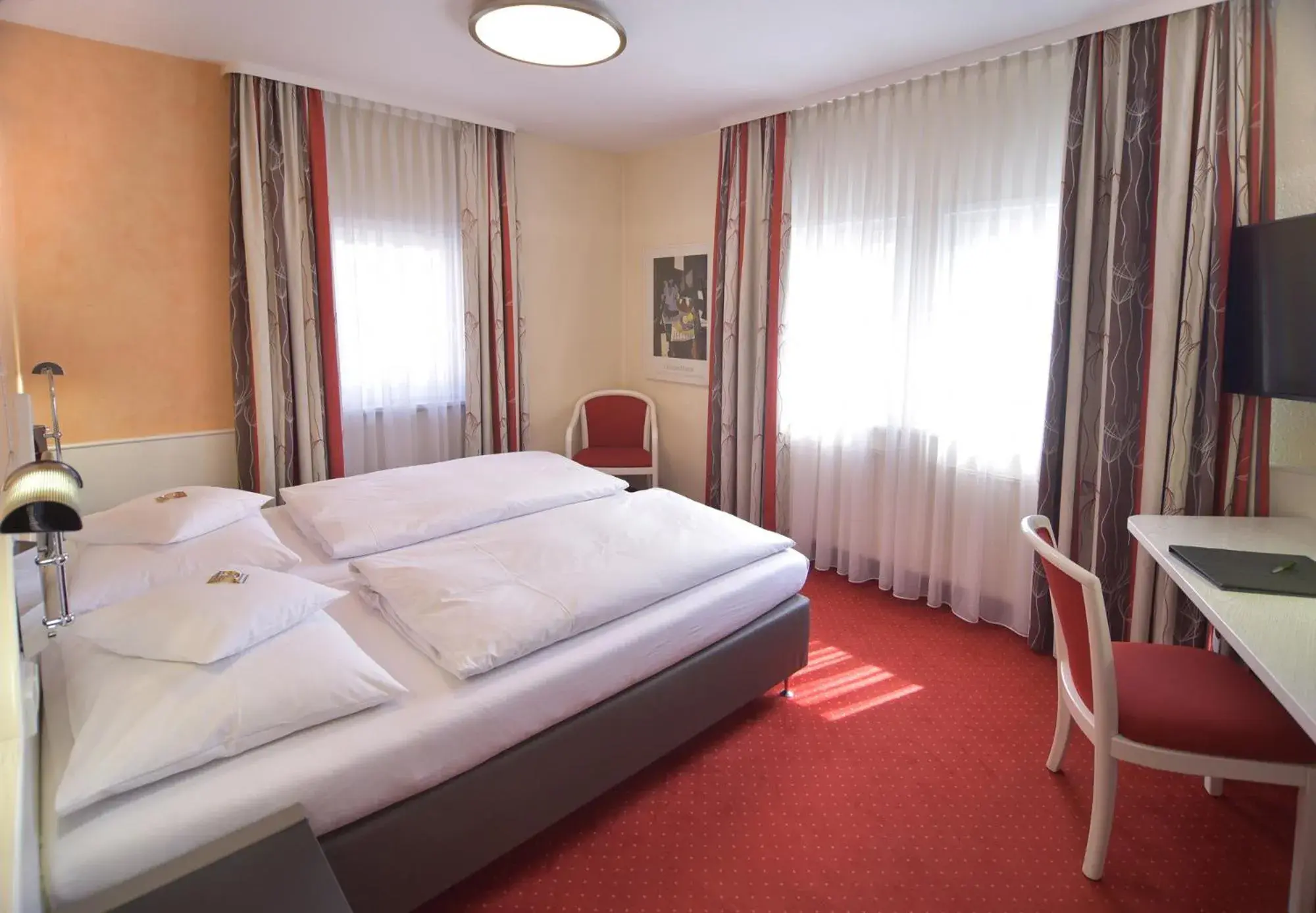 Standard Double Room - single occupancy in Hotel - Restaurant Hirsch Standard Double Room - single occupancy in Hotel - Restaurant Hirsch