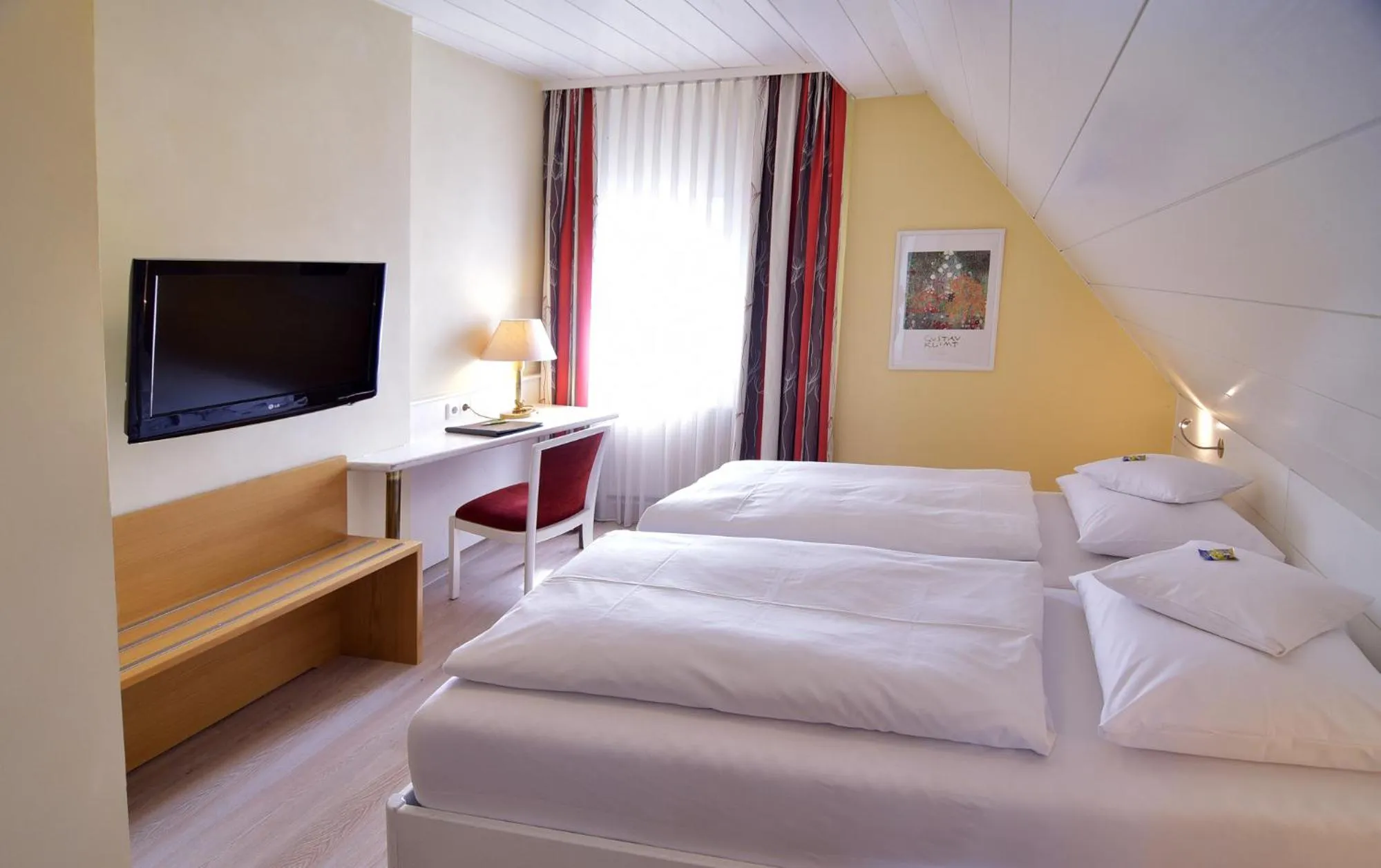 Bed in Hotel - Restaurant Hirsch