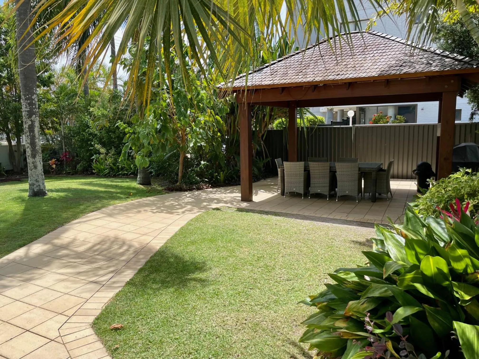 Property building in Burleigh Palms Holiday Apartments