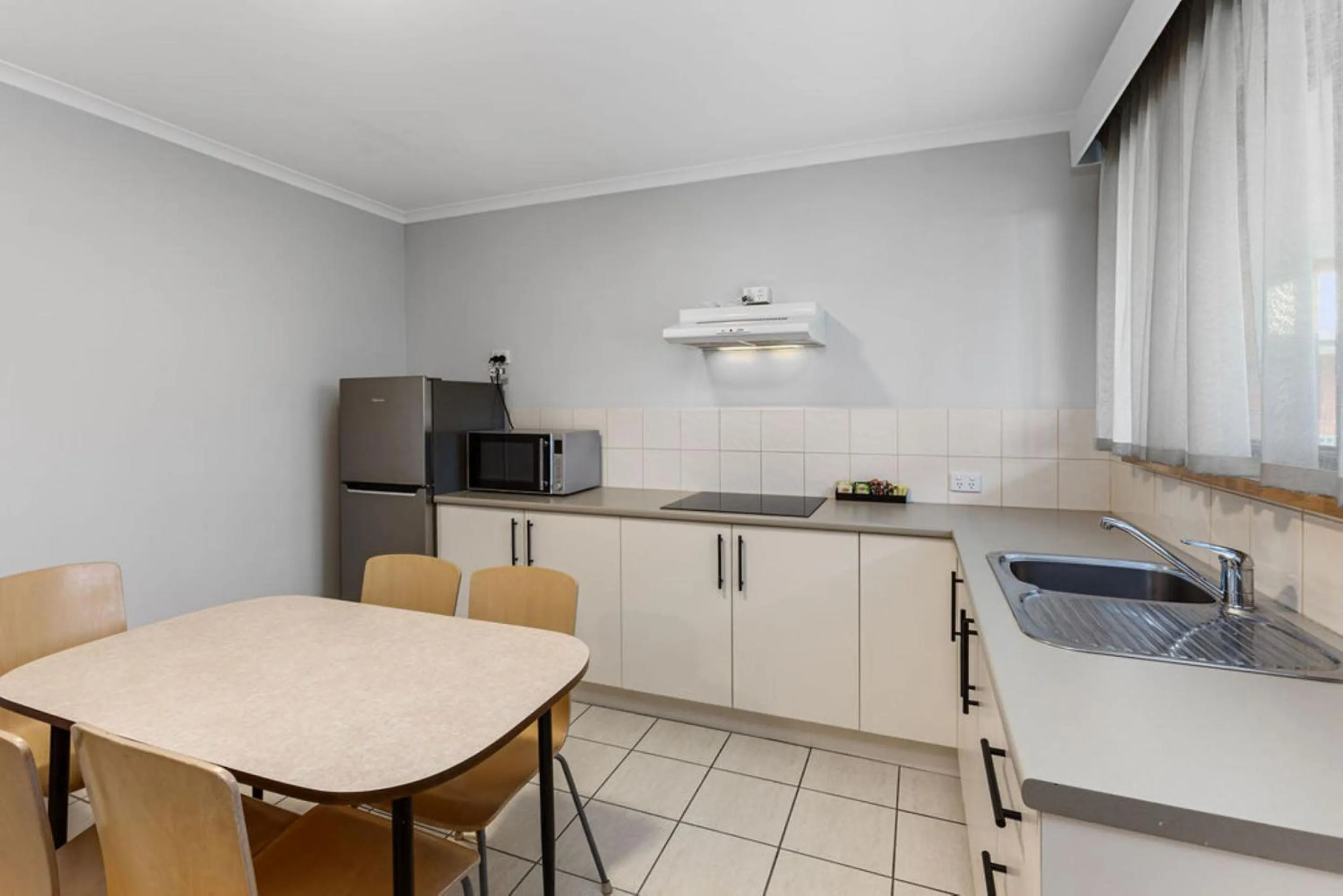 Kitchen or kitchenette in Apollo Bay Motel & Apartments