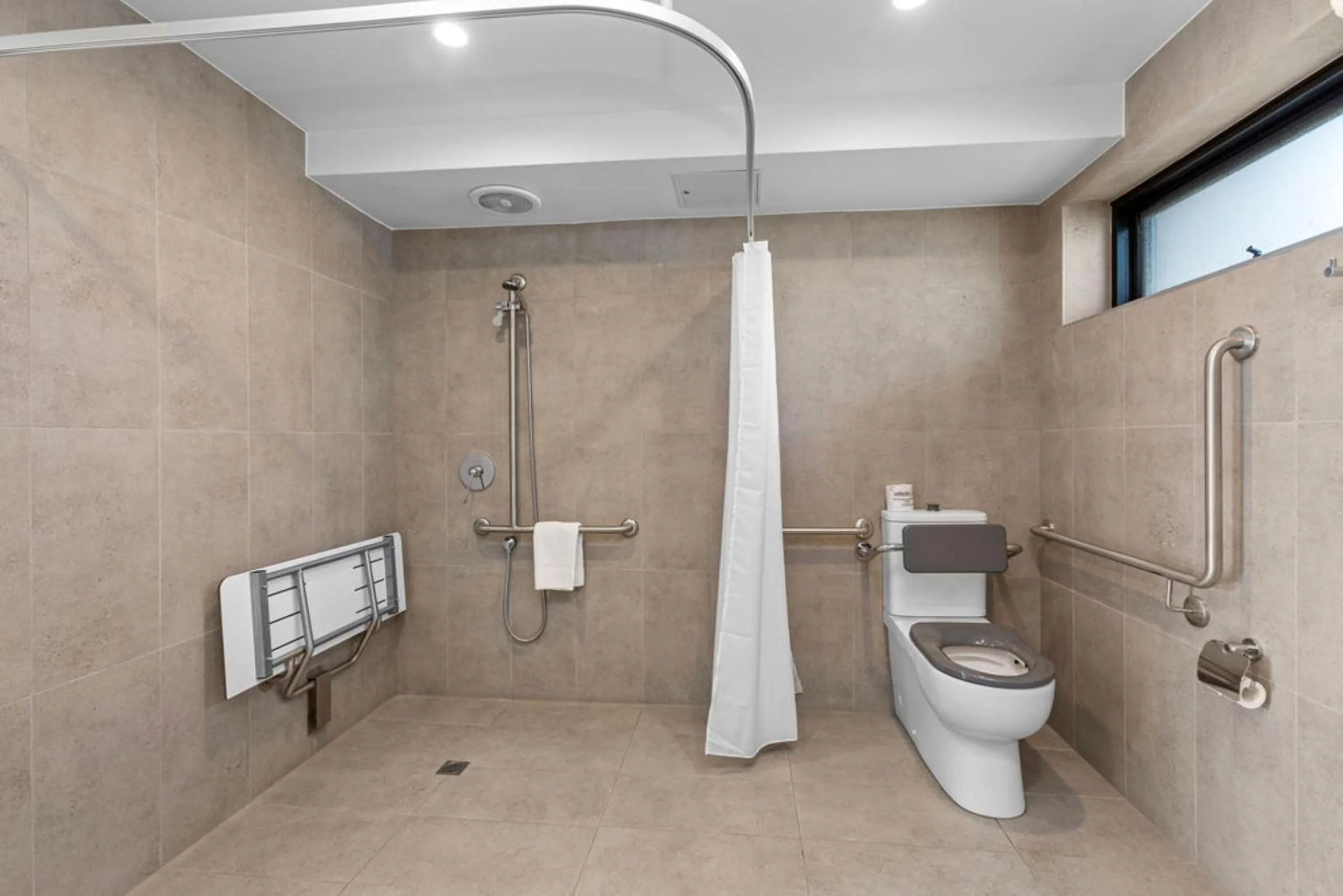 Bathroom in Apollo Bay Motel & Apartments