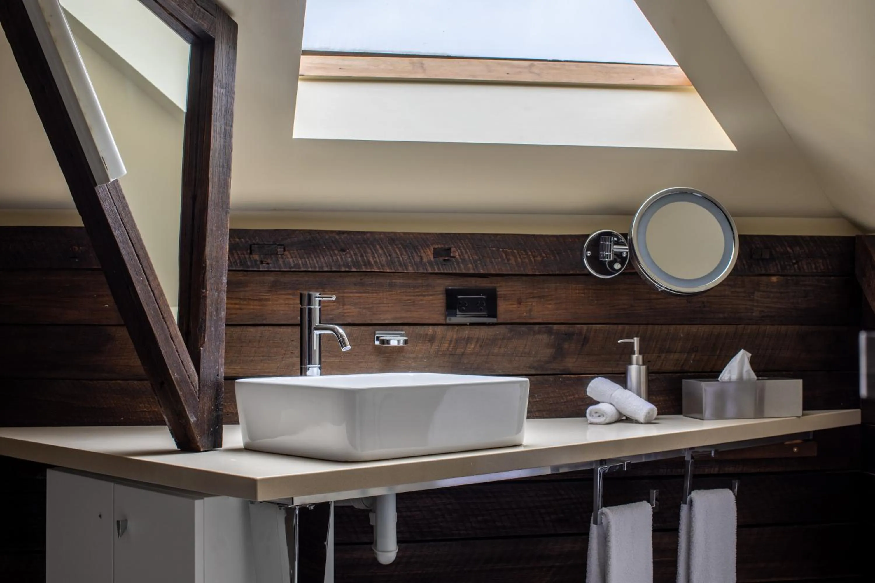 Corinda Contemporary