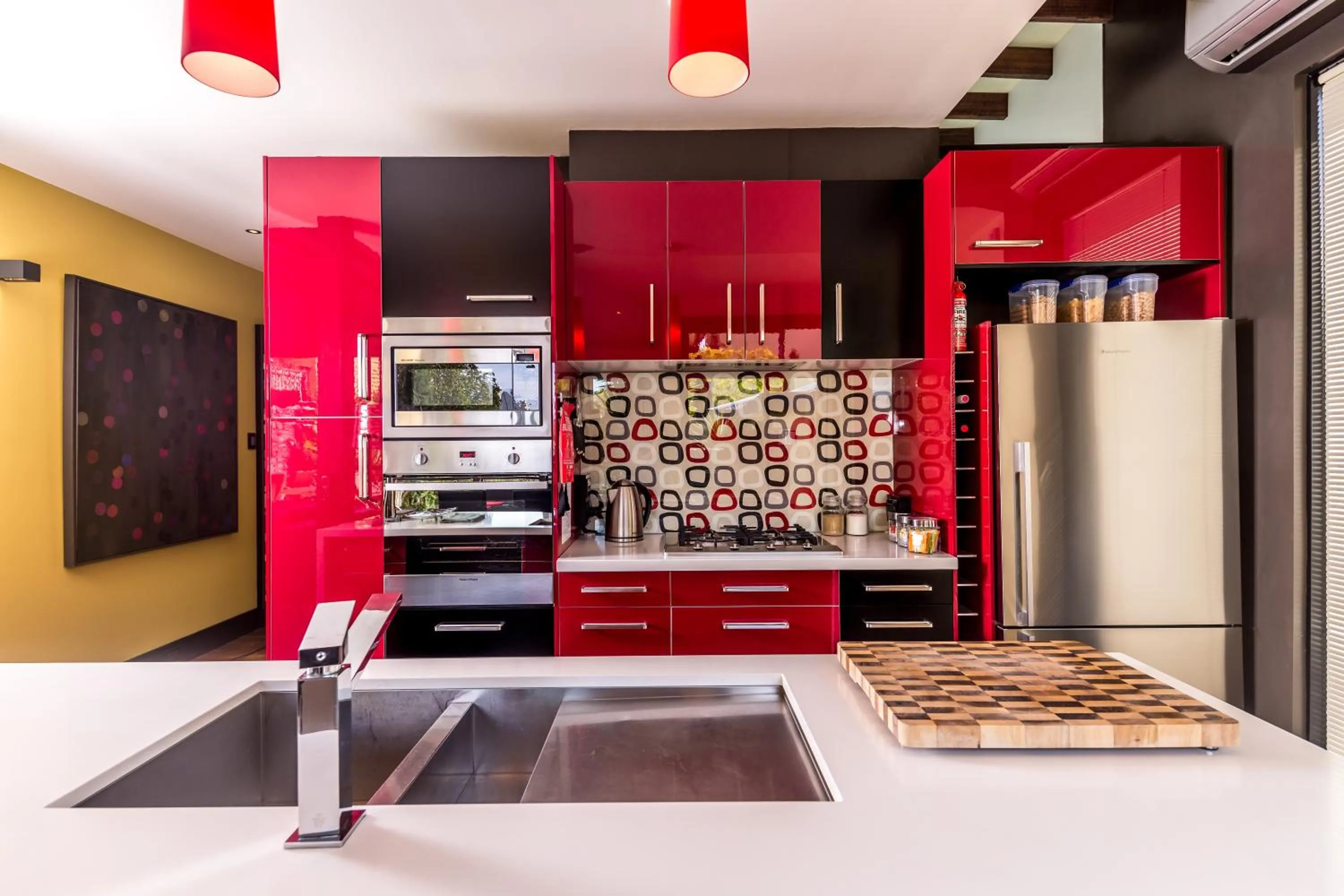 Kitchen or kitchenette in Corinda Contemporary