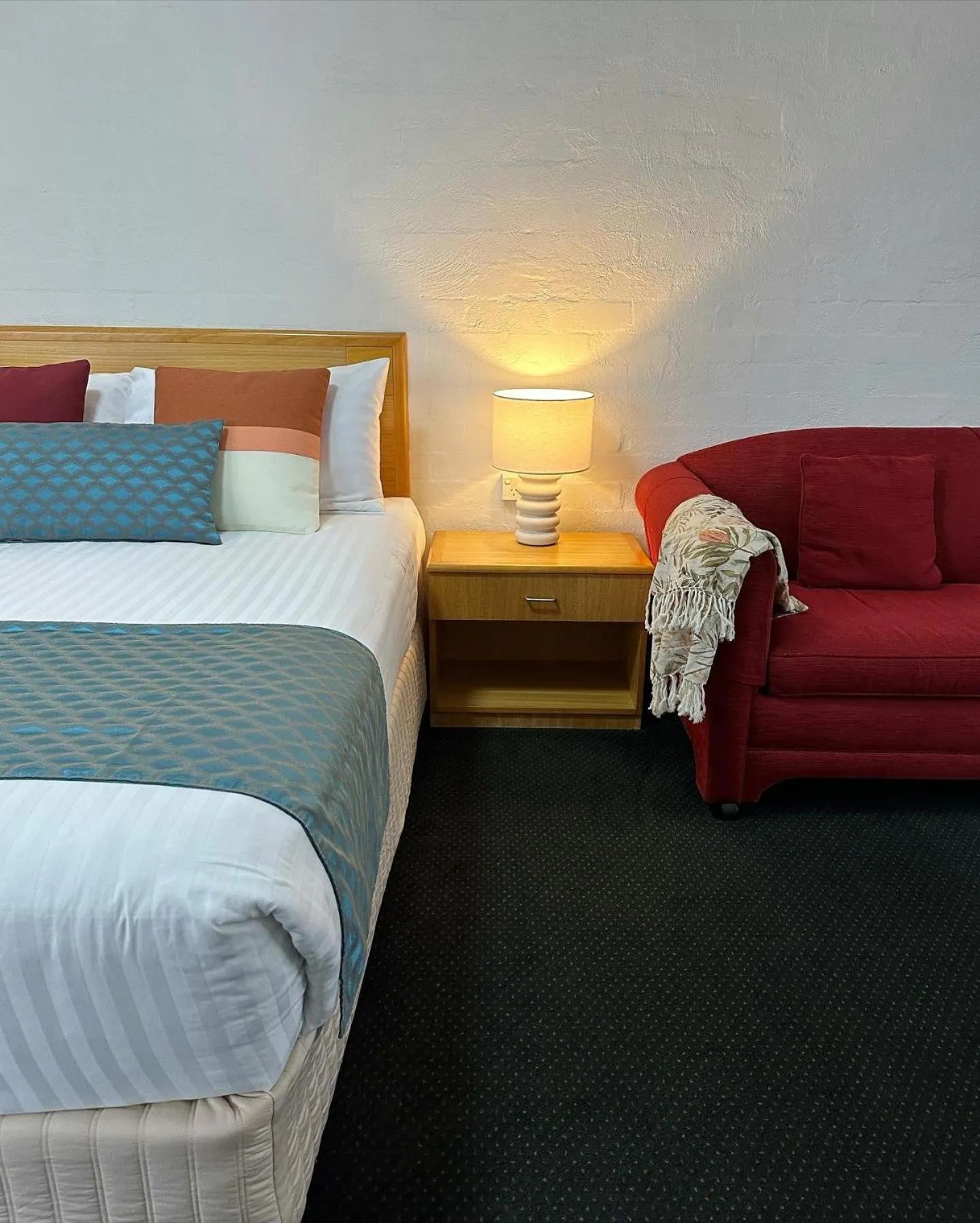 Bedroom, Bed in Grand Country Lodge Motel