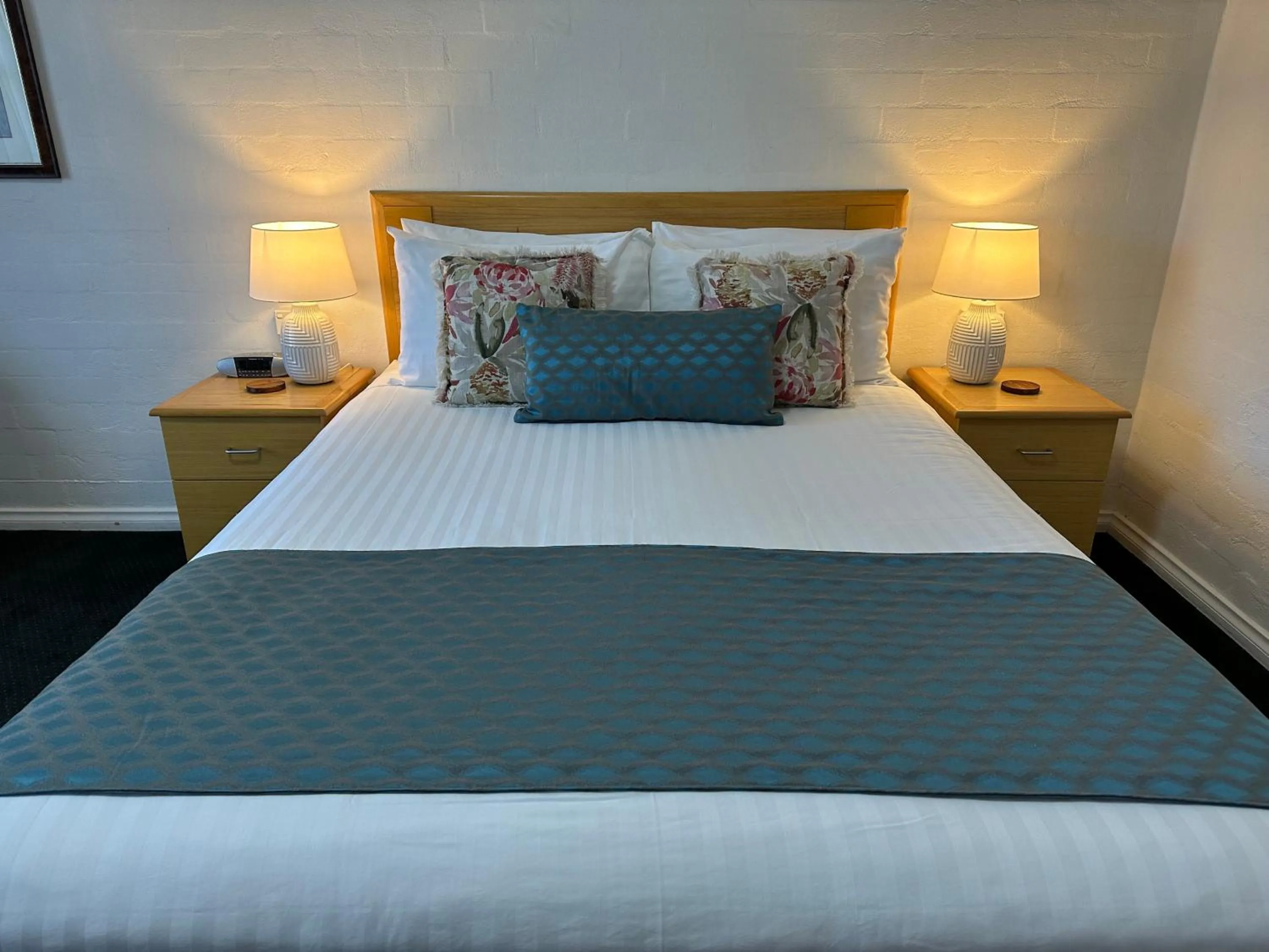 Bedroom, Bed in Grand Country Lodge Motel