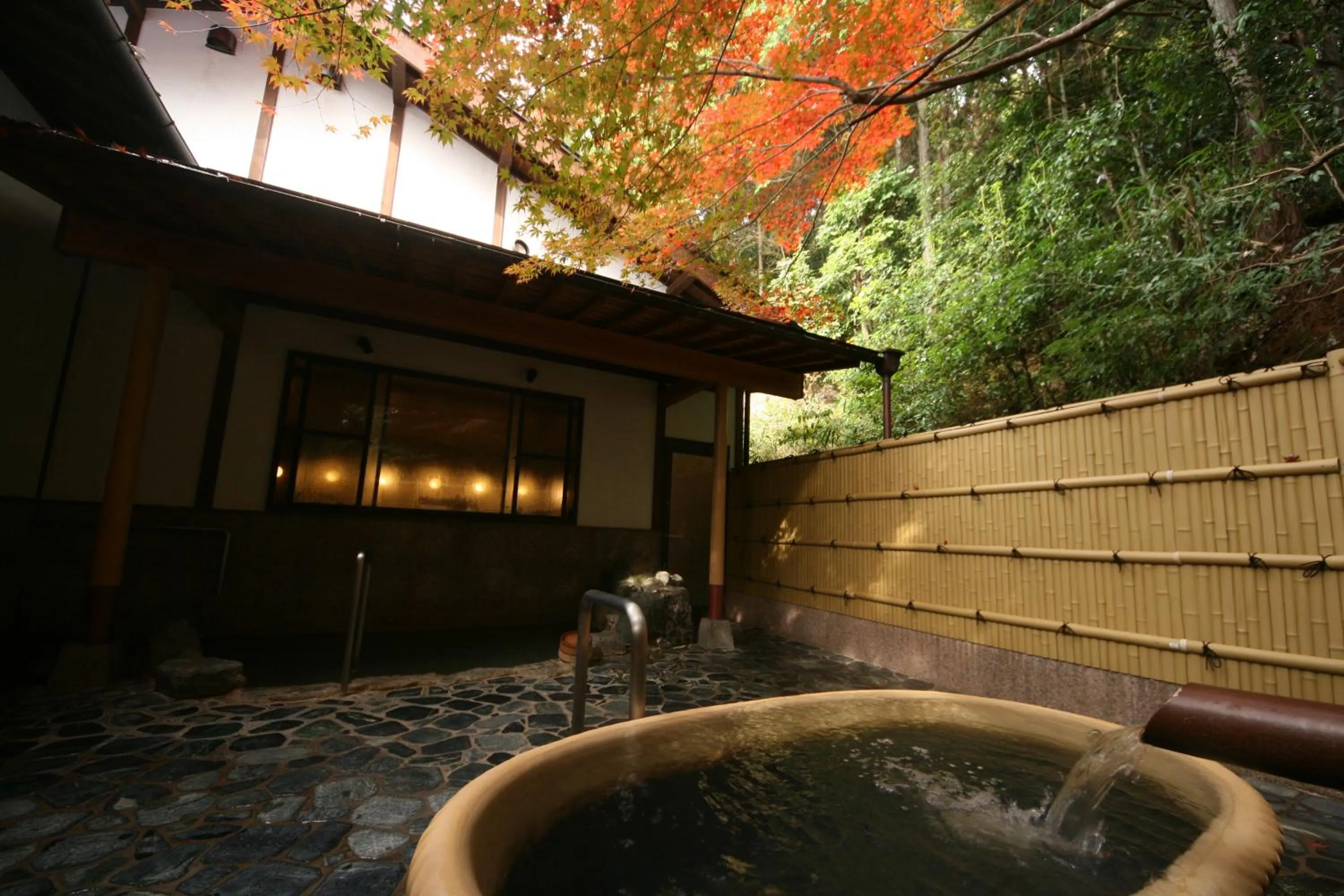 Hot Tub in Yumoto Onsen OharaSansou