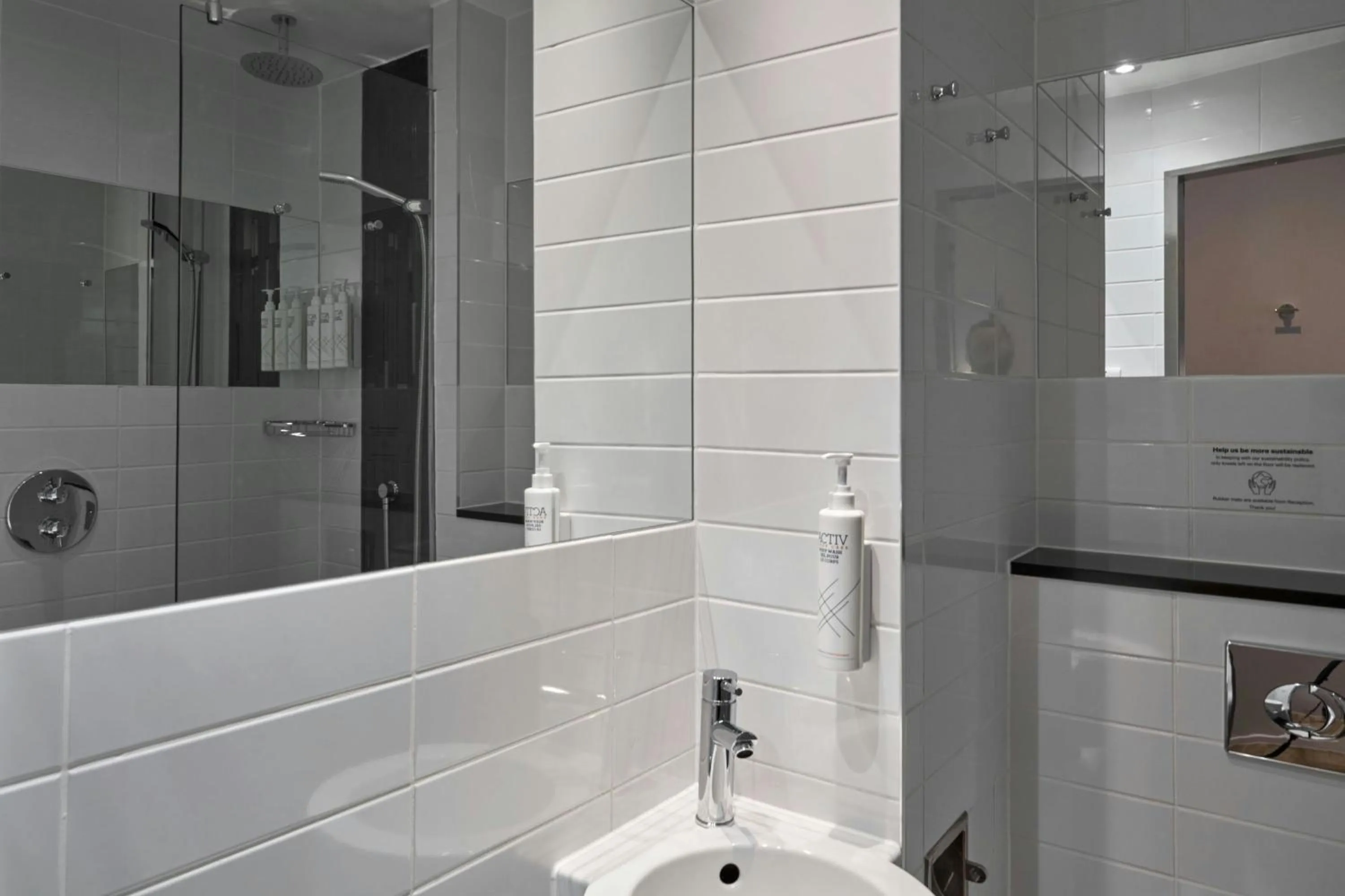 Bathroom in Four Points Flex by Sheraton Dundee
