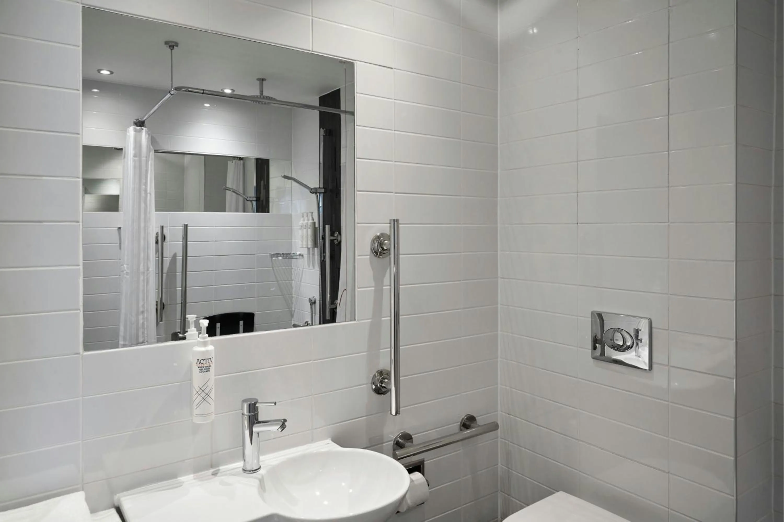 Bathroom in Four Points Flex by Sheraton Dundee