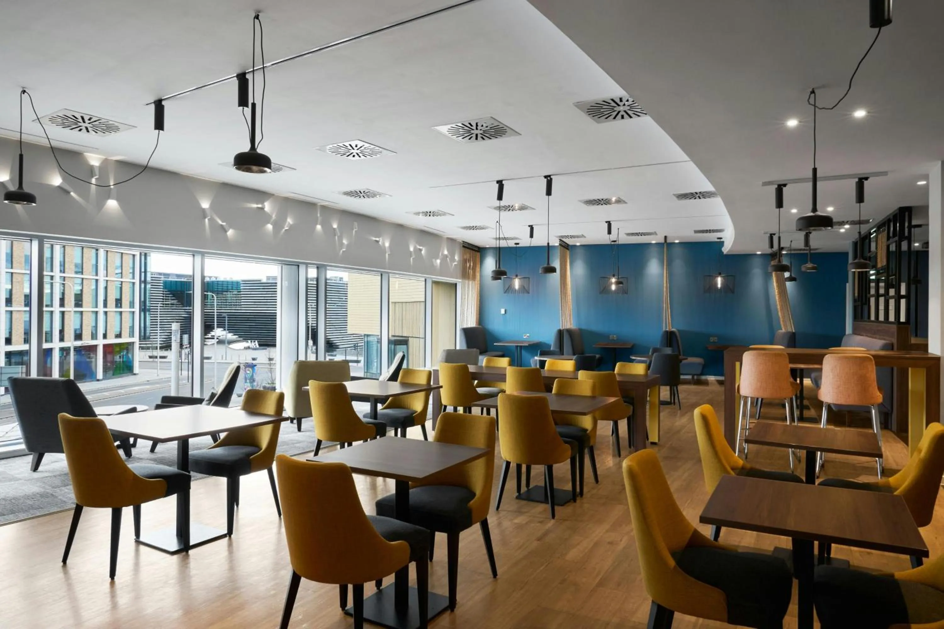 Lounge or bar in Four Points Flex by Sheraton Dundee
