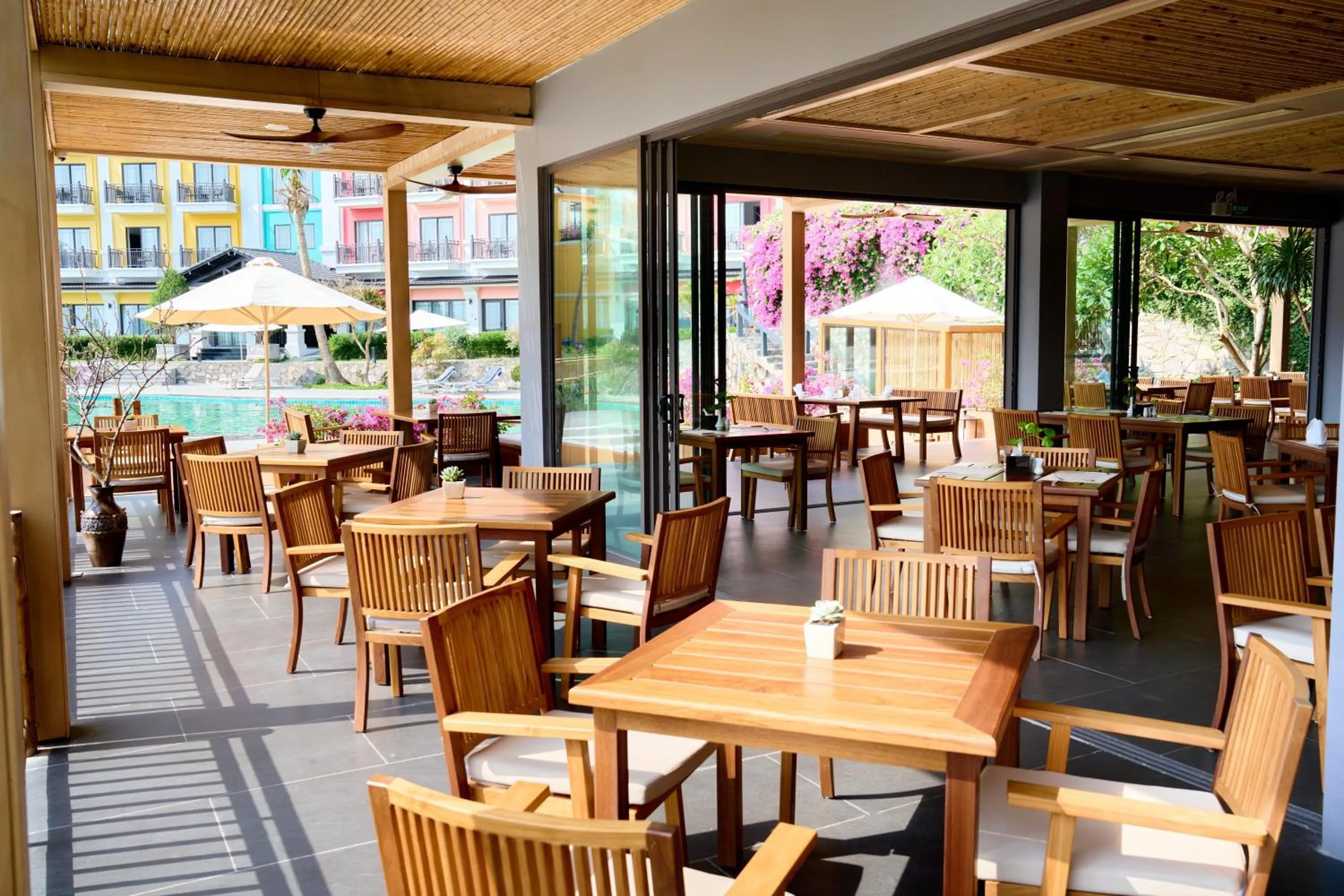 Restaurant/places to eat in The May Legend Catba