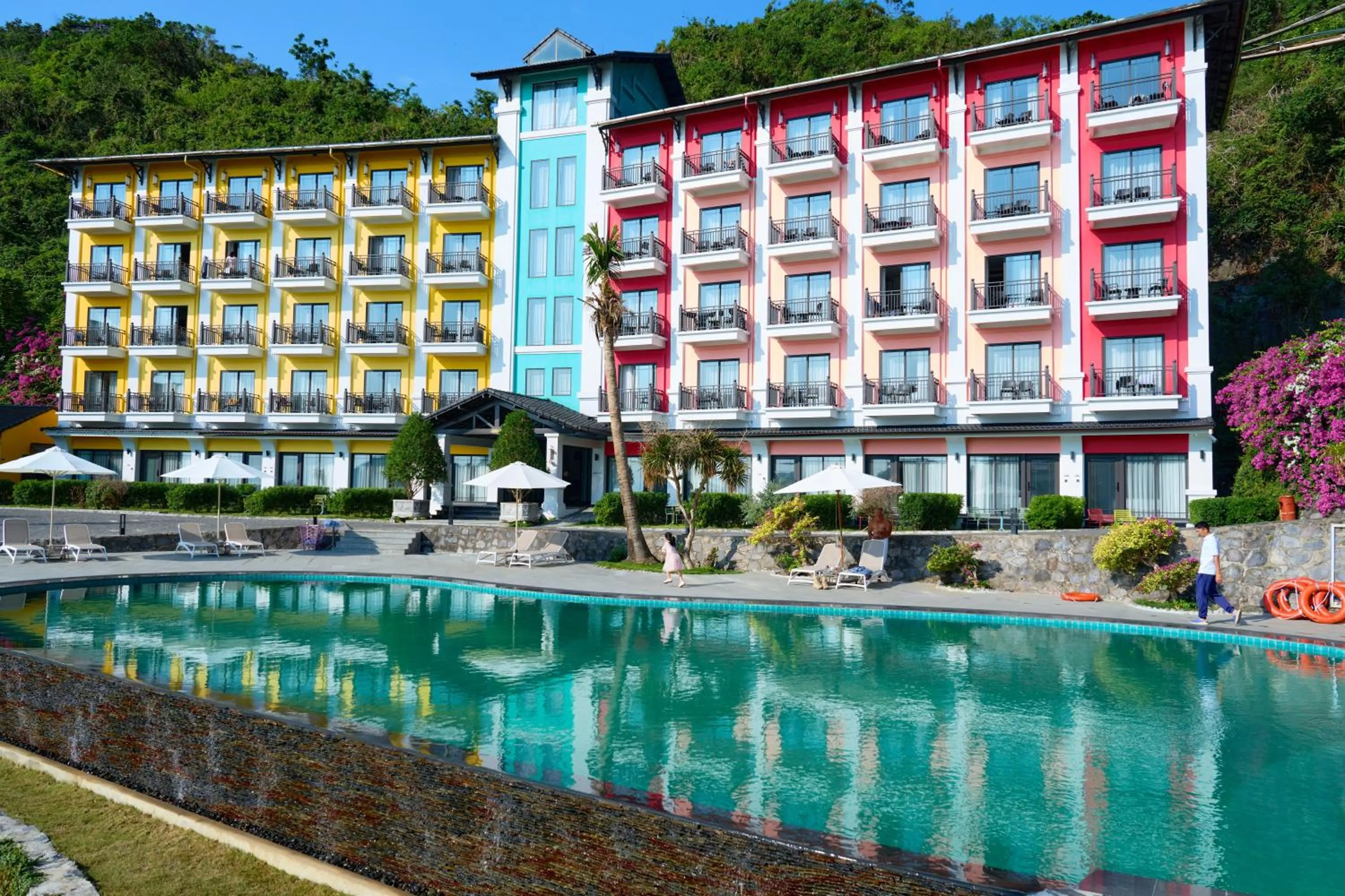 Swimming pool in The May Legend Catba