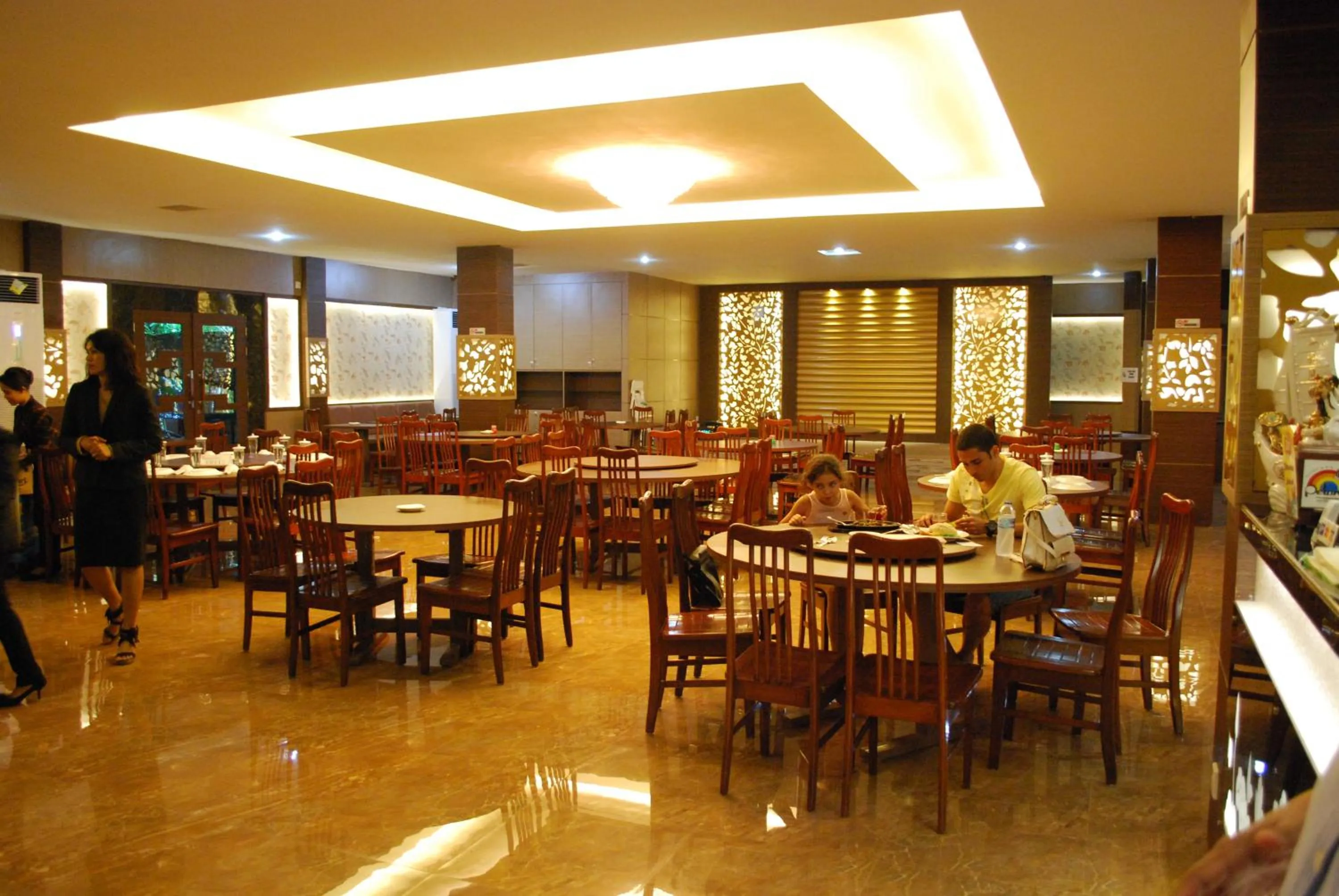 Restaurant/places to eat in Pelangi Hotel & Resort