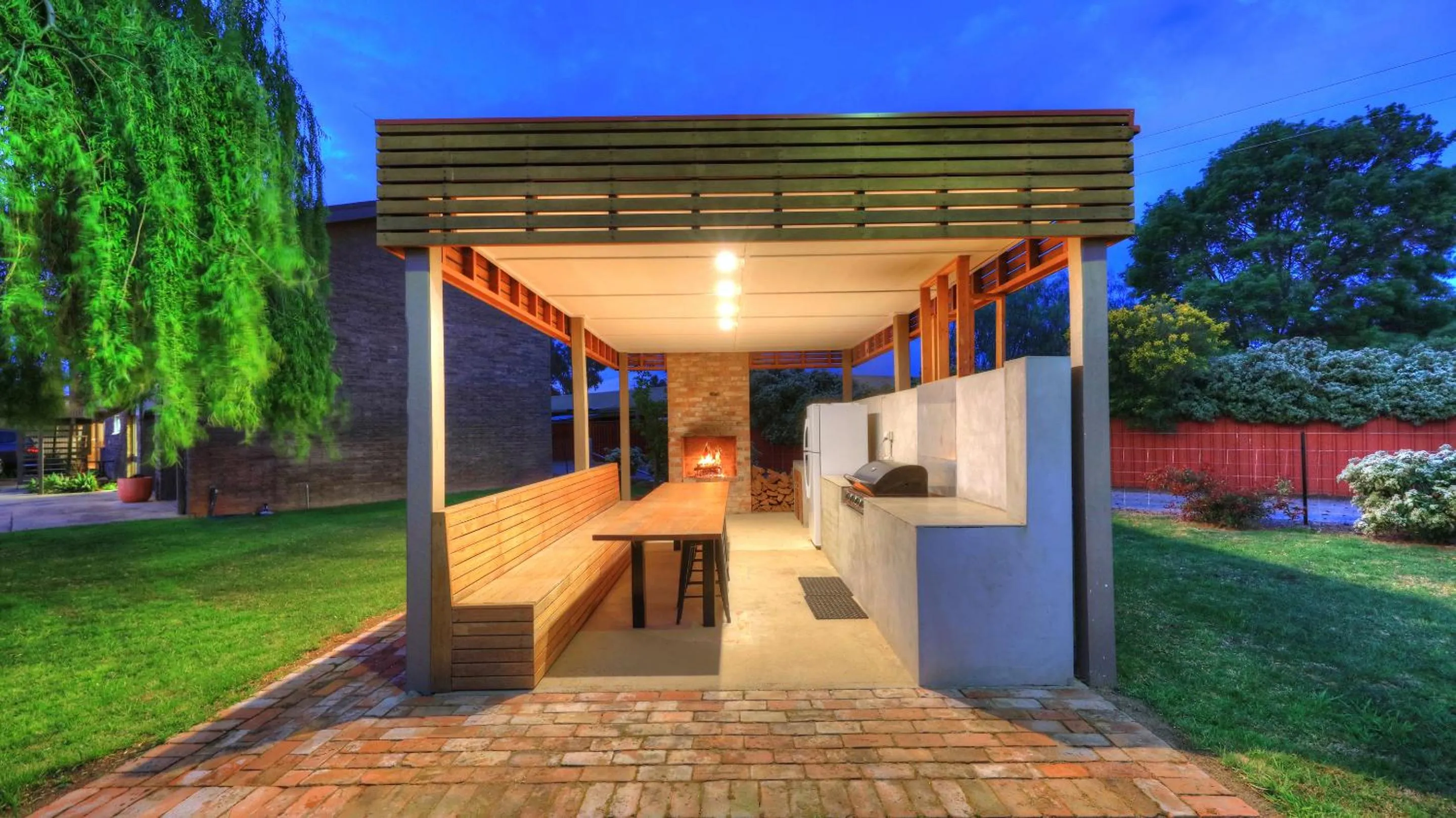 BBQ facilities in Motel Meneres