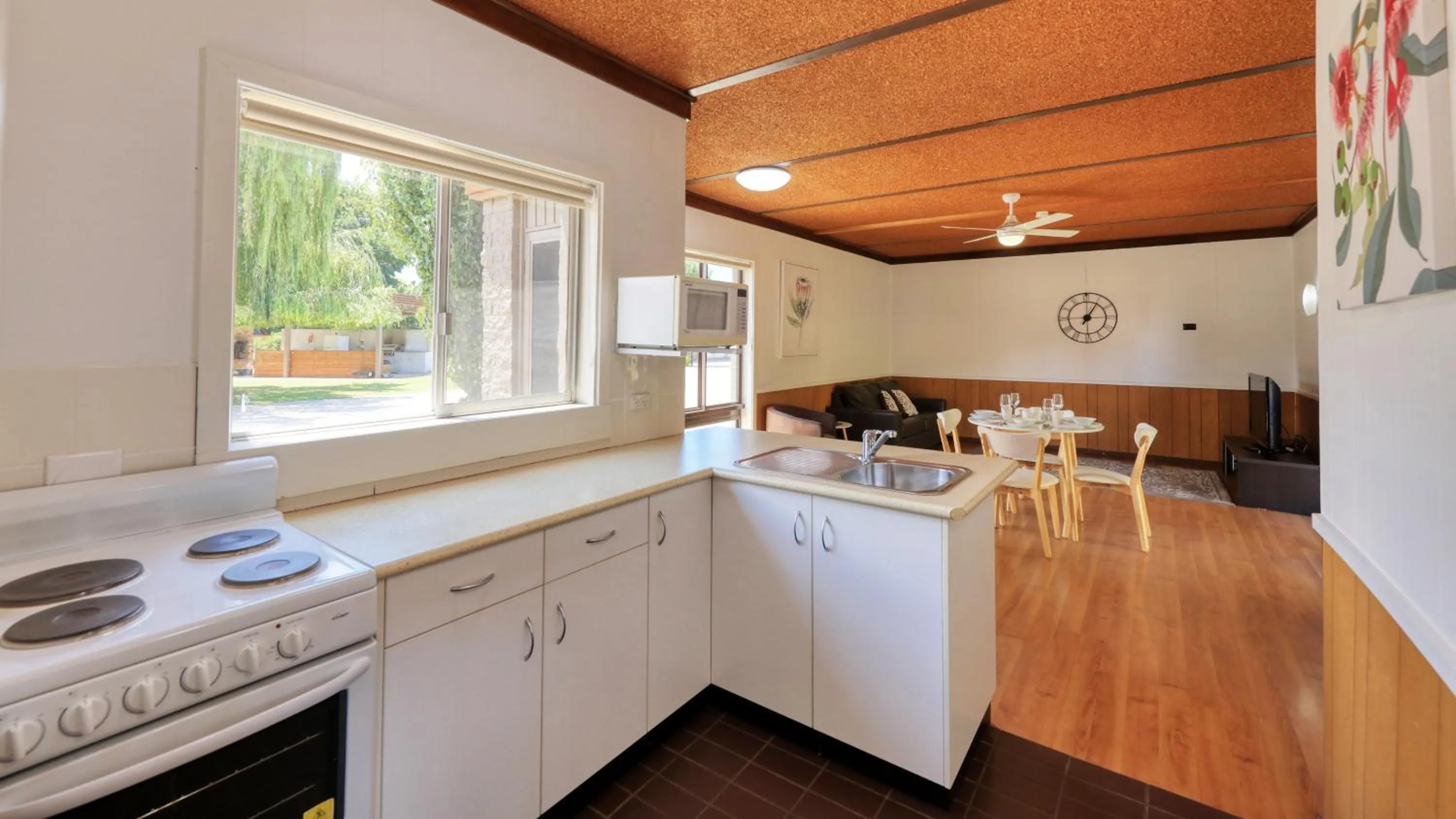 Dining area in Motel Meneres