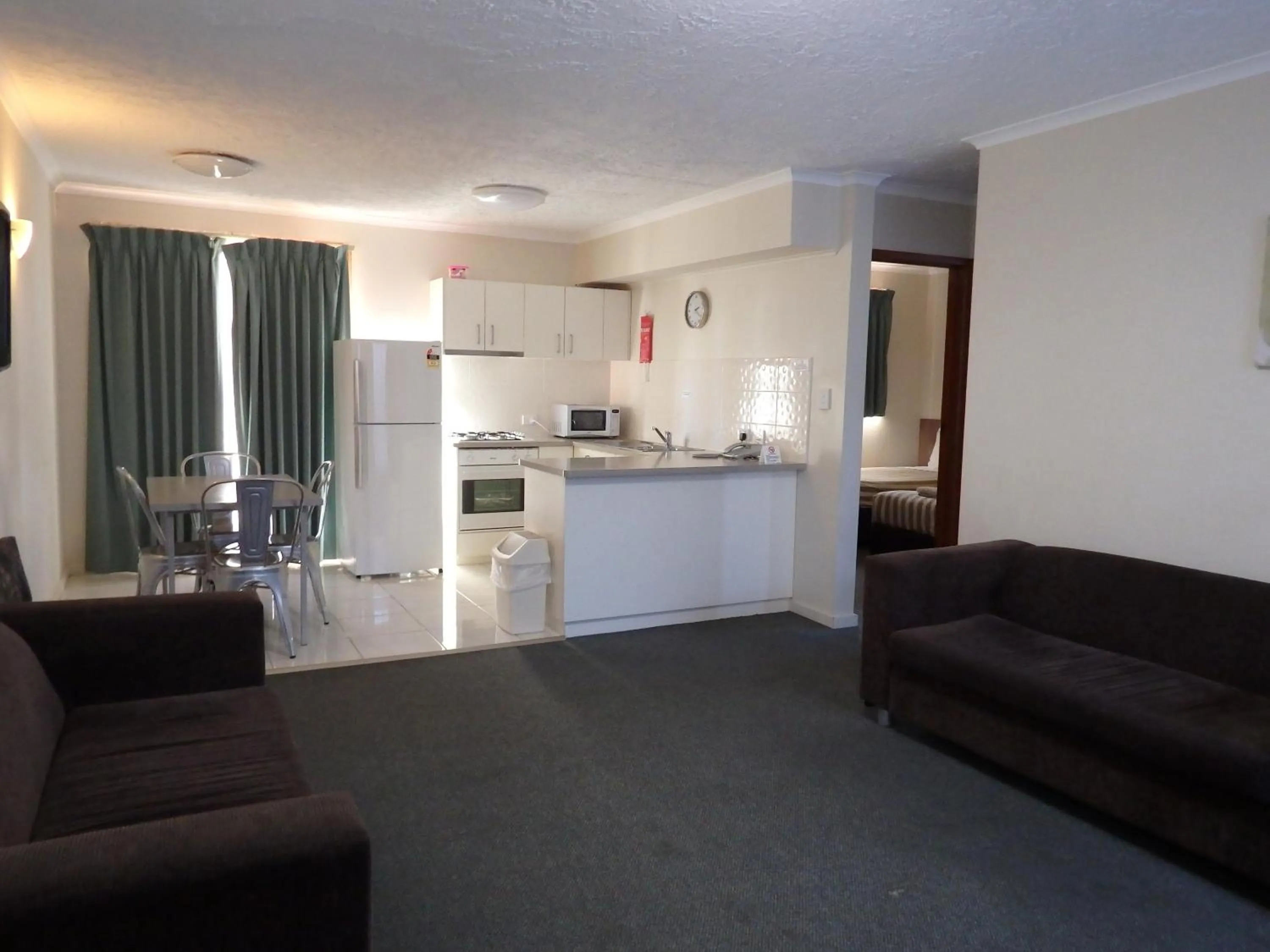 Kitchen or kitchenette in Werribee Motel and Apartments