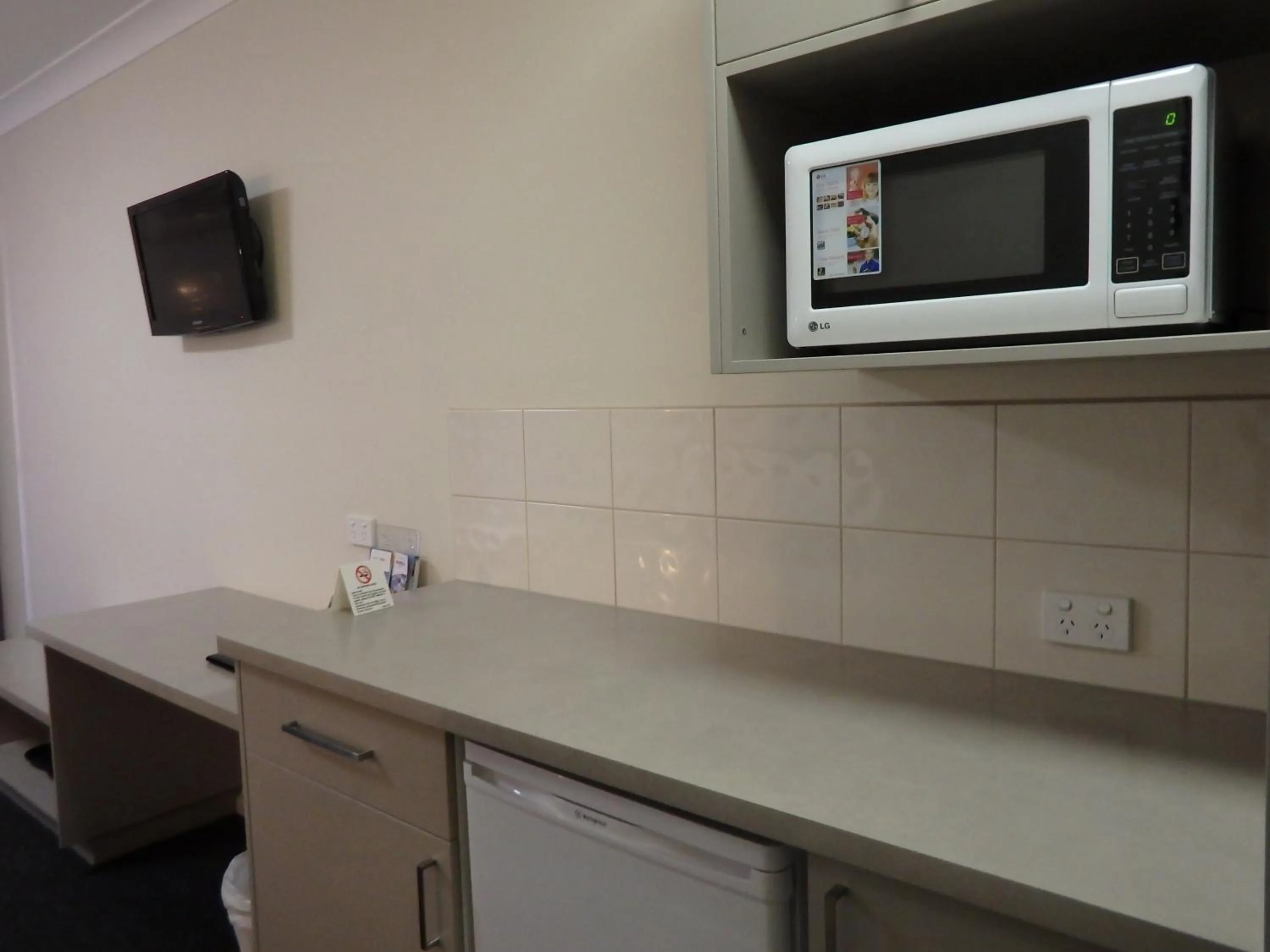 Kitchen or kitchenette in Werribee Motel and Apartments