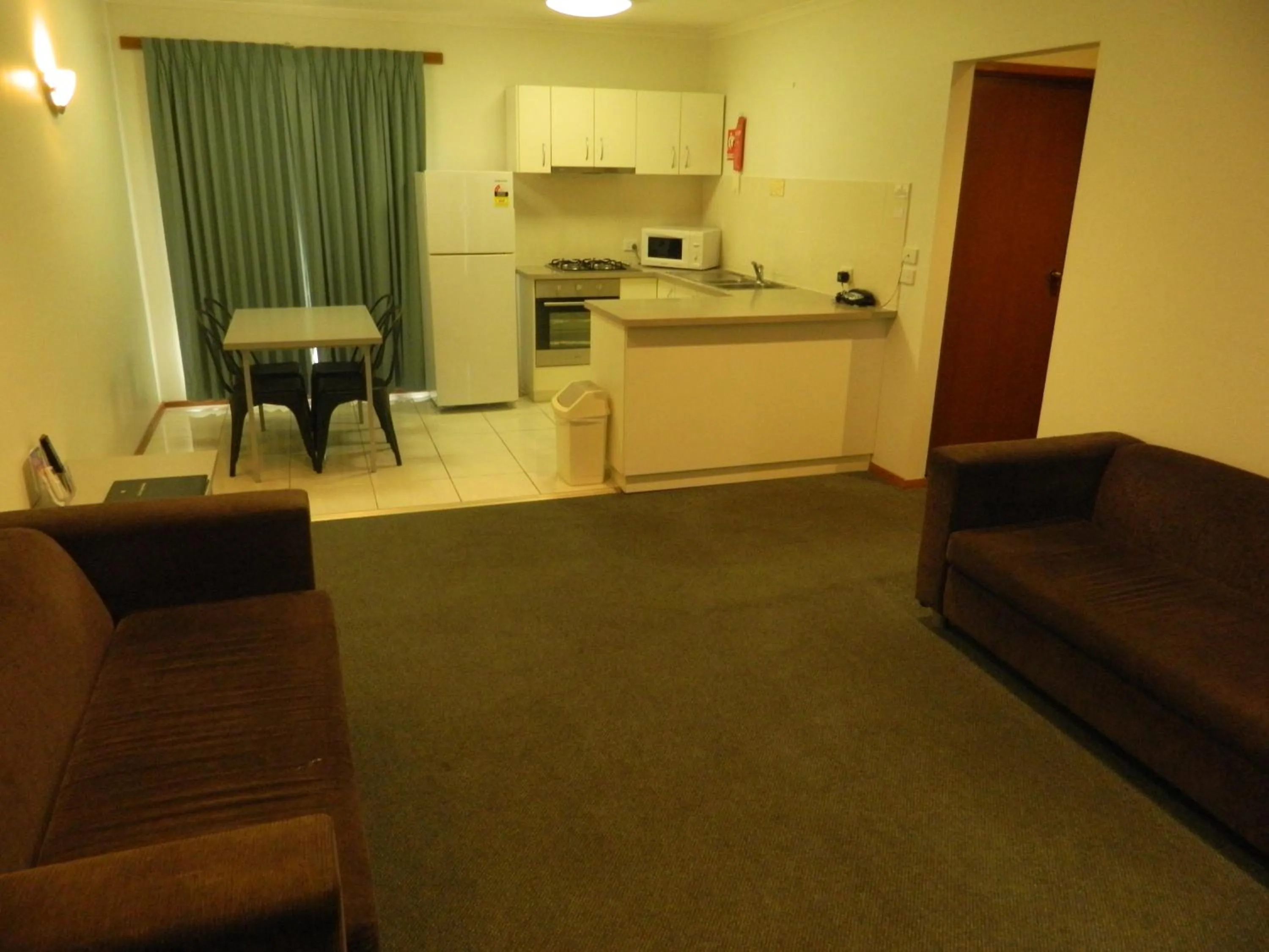 Kitchen or kitchenette in Werribee Motel and Apartments