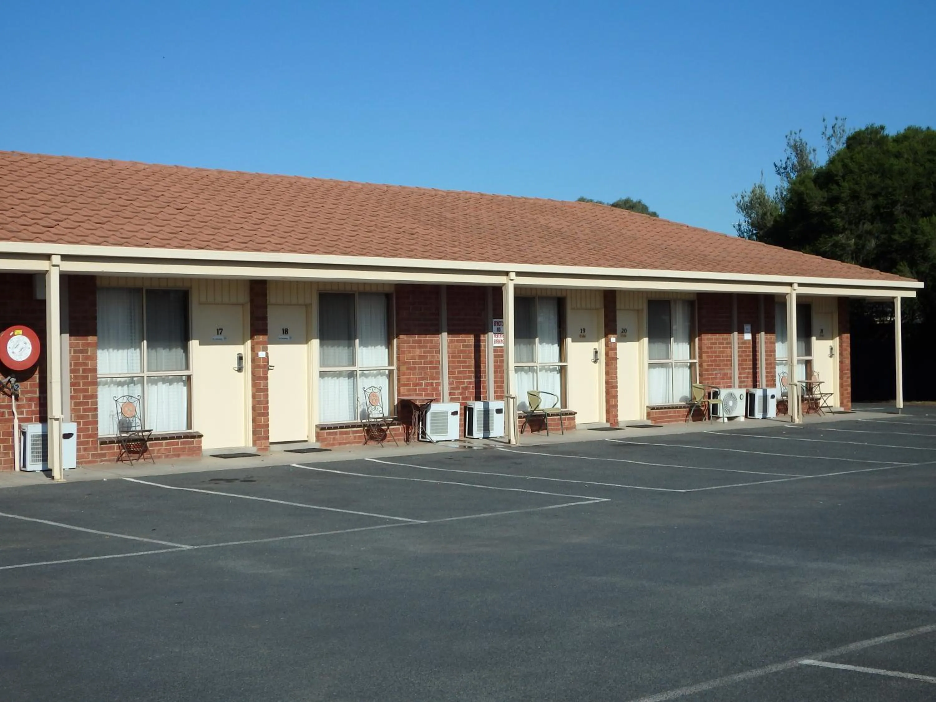 Property building in Werribee Motel and Apartments