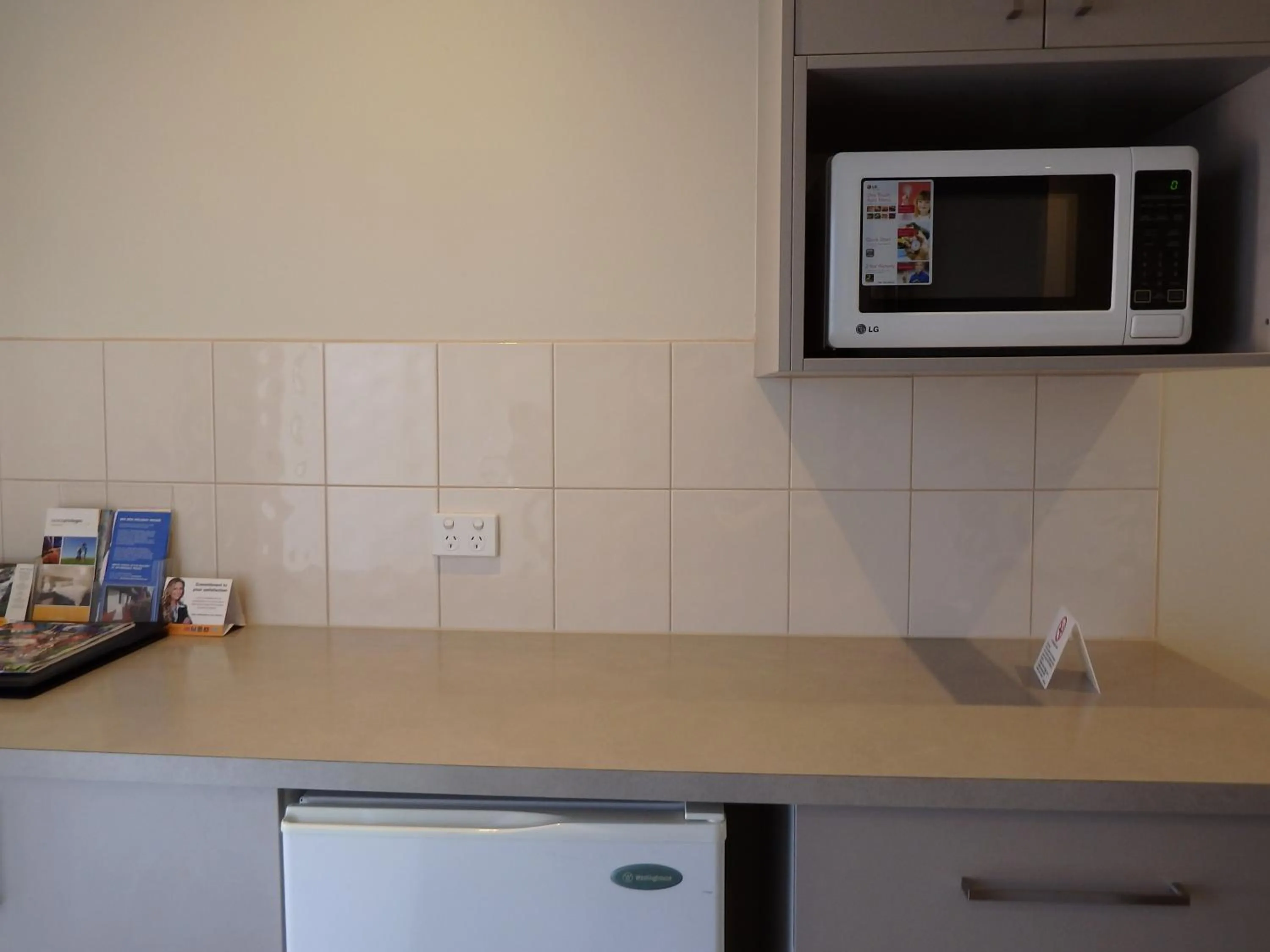 Kitchen or kitchenette in Werribee Motel and Apartments