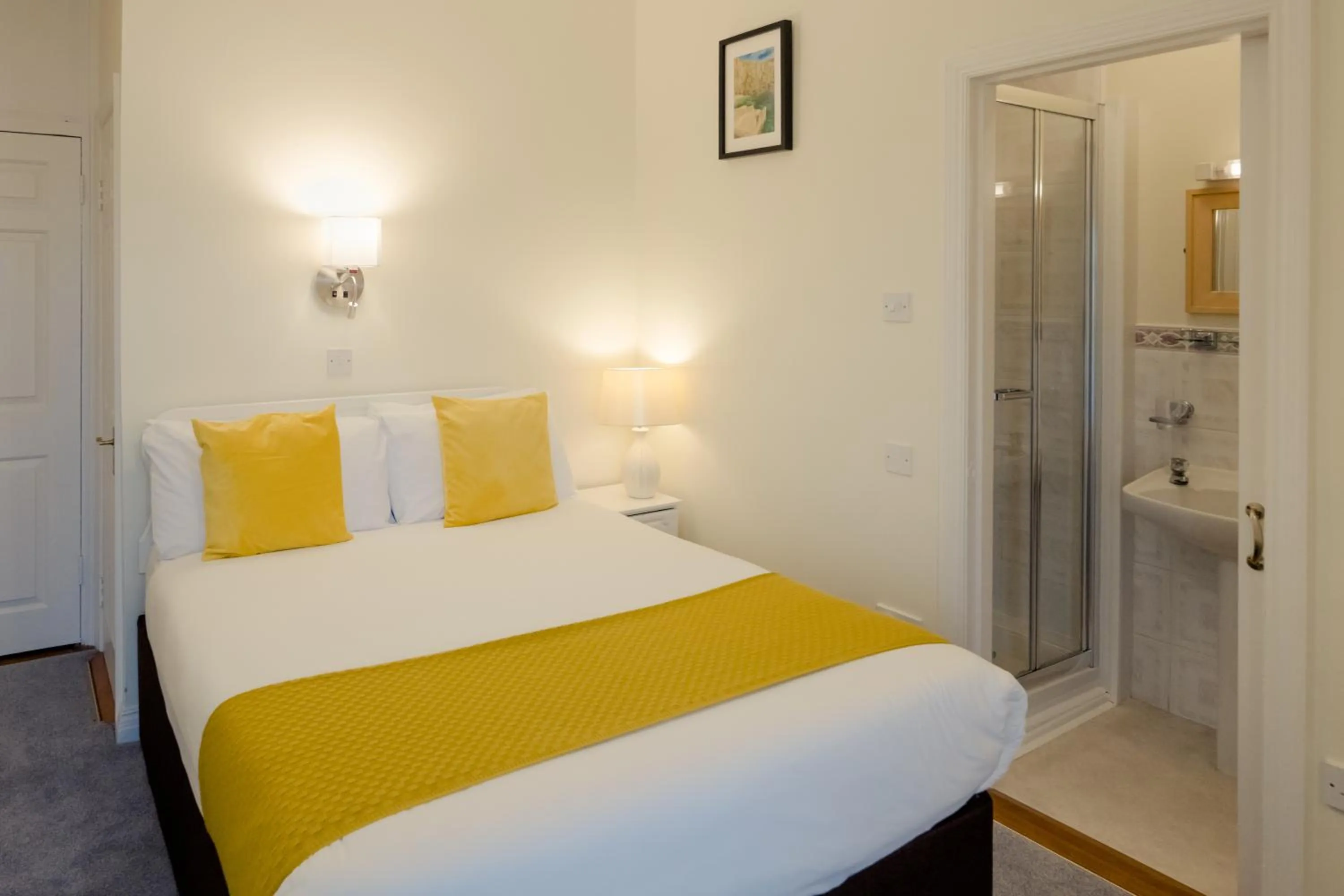 Bedroom, Bed in The Waterfront