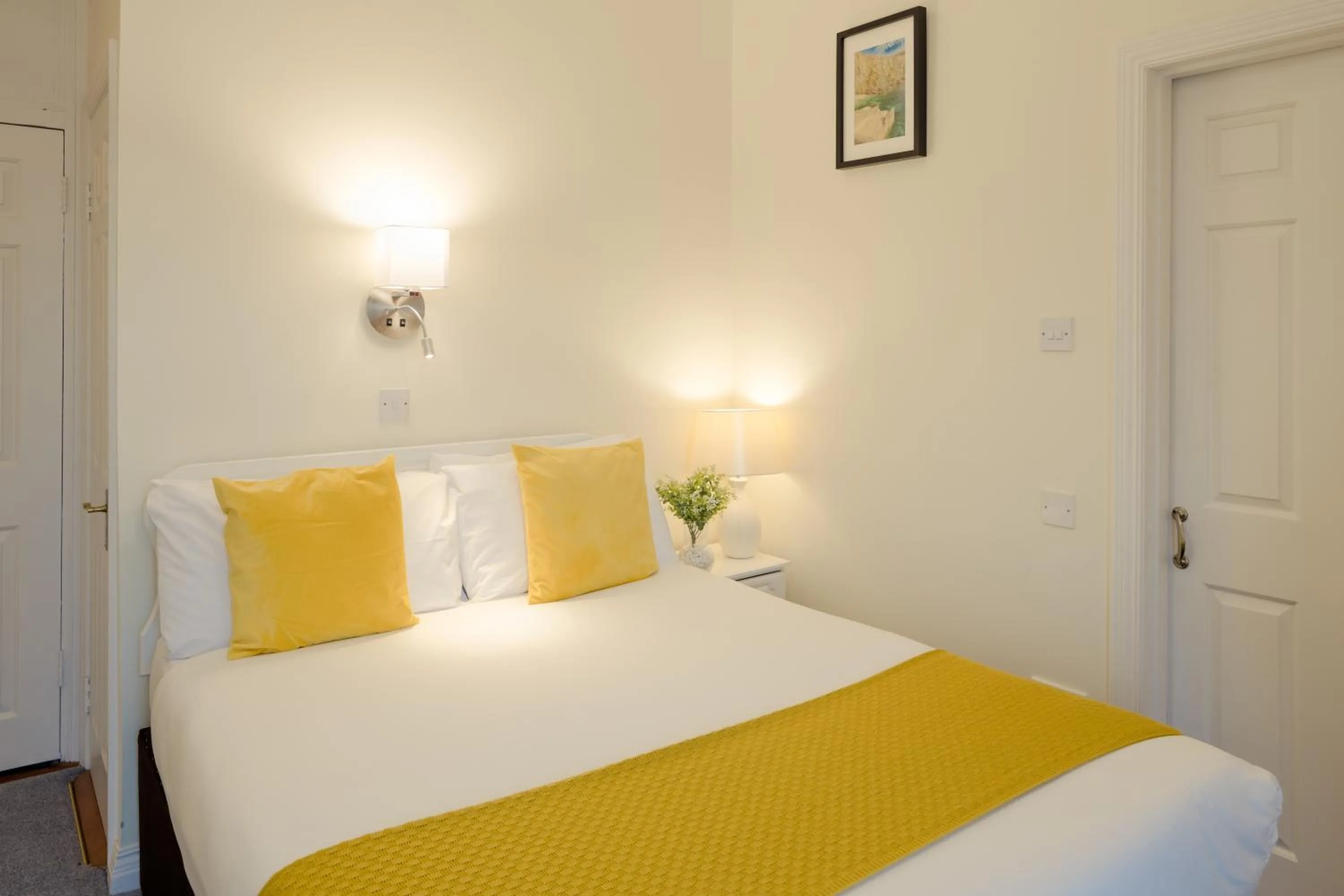 Bedroom, Bed in The Waterfront