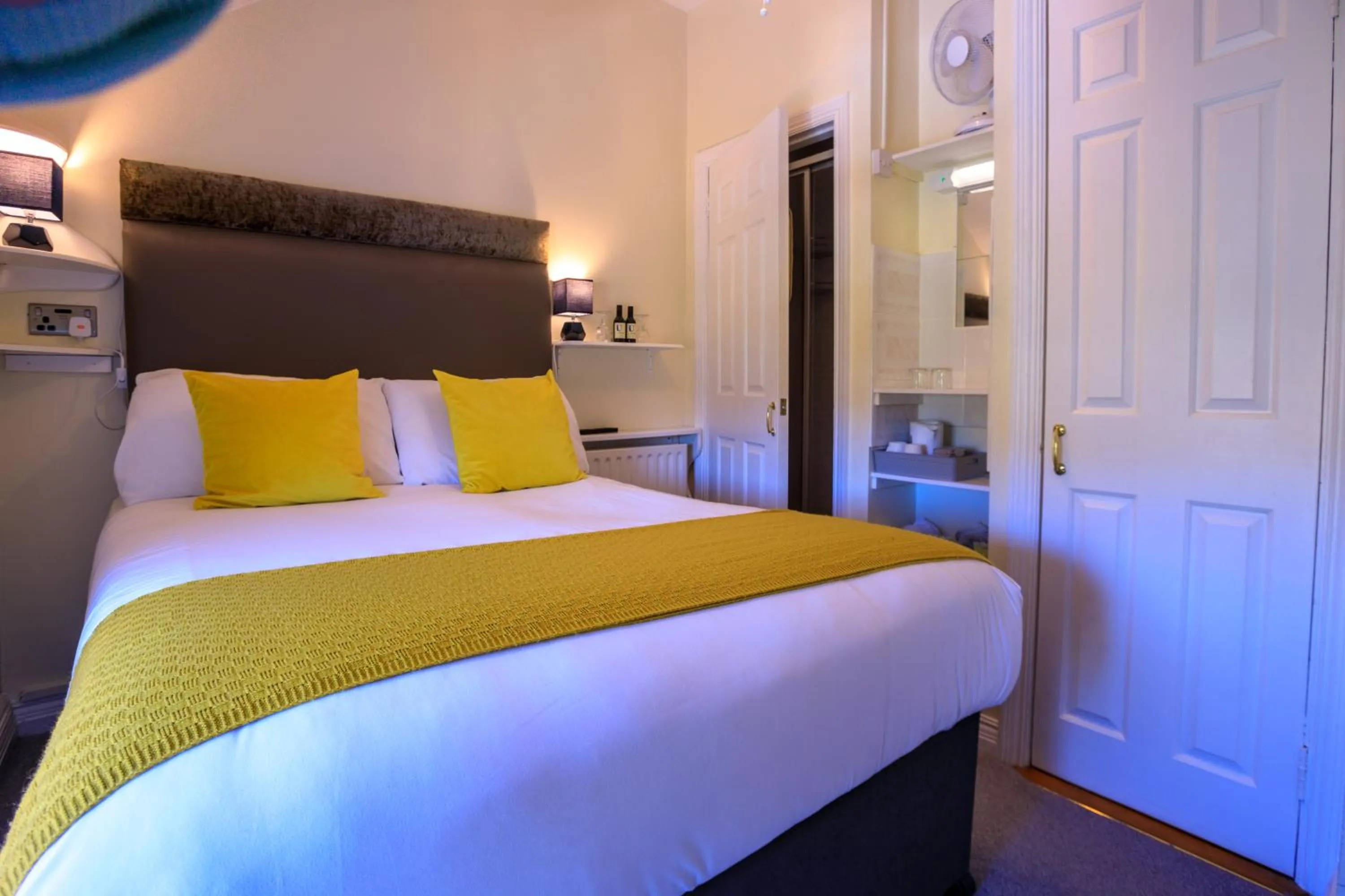 Shower, Bed in The Waterfront