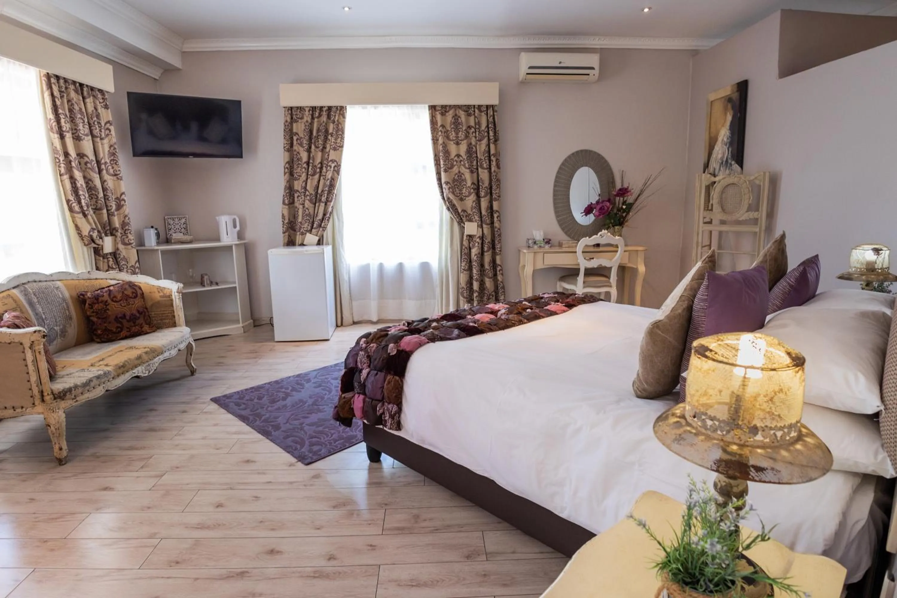 Bedroom, Bed in Lavender Hill Country Estate and Wedding Venue