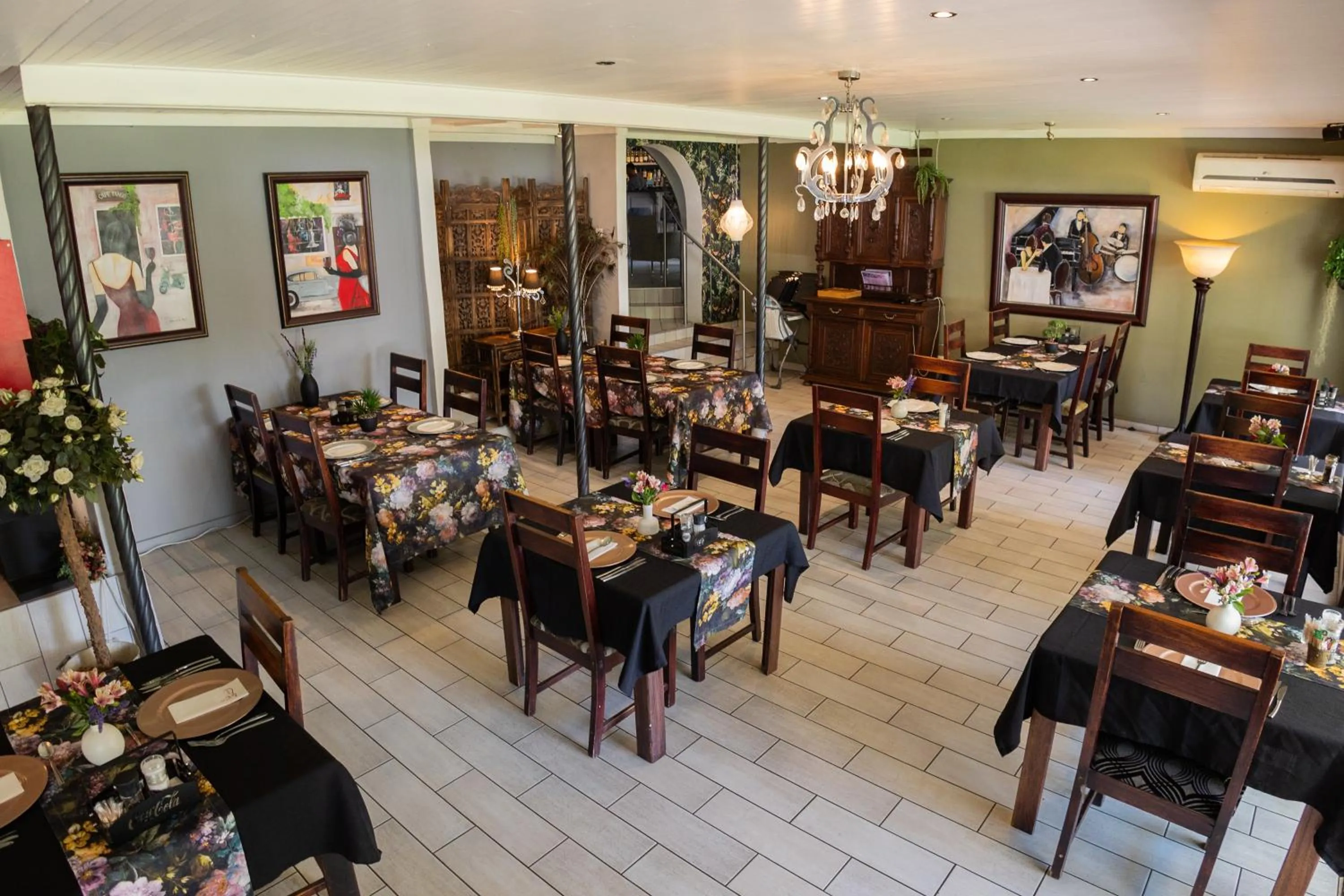Restaurant/places to eat in Lavender Hill Country Estate and Wedding Venue