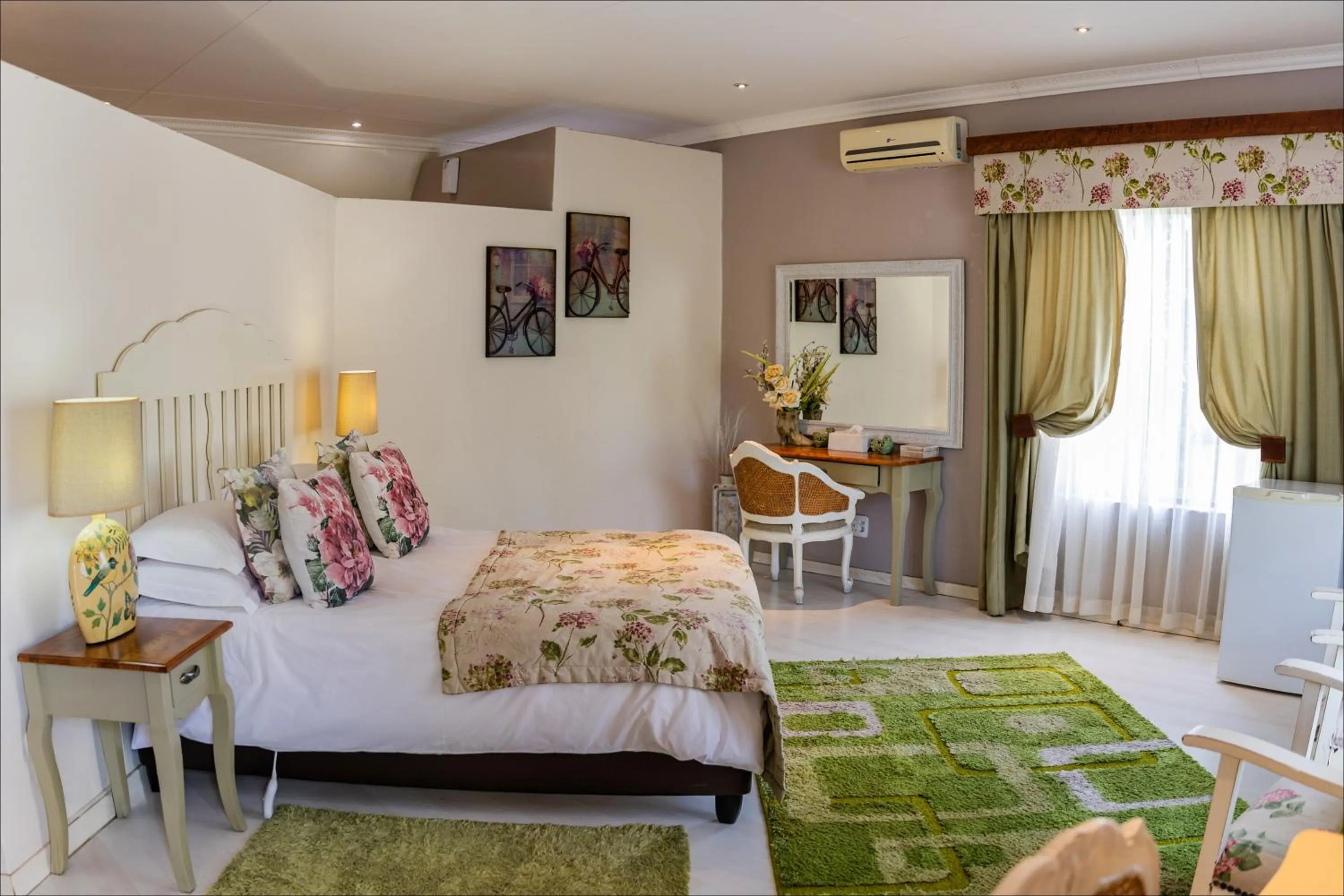 Bedroom, Bed in Lavender Hill Country Estate and Wedding Venue