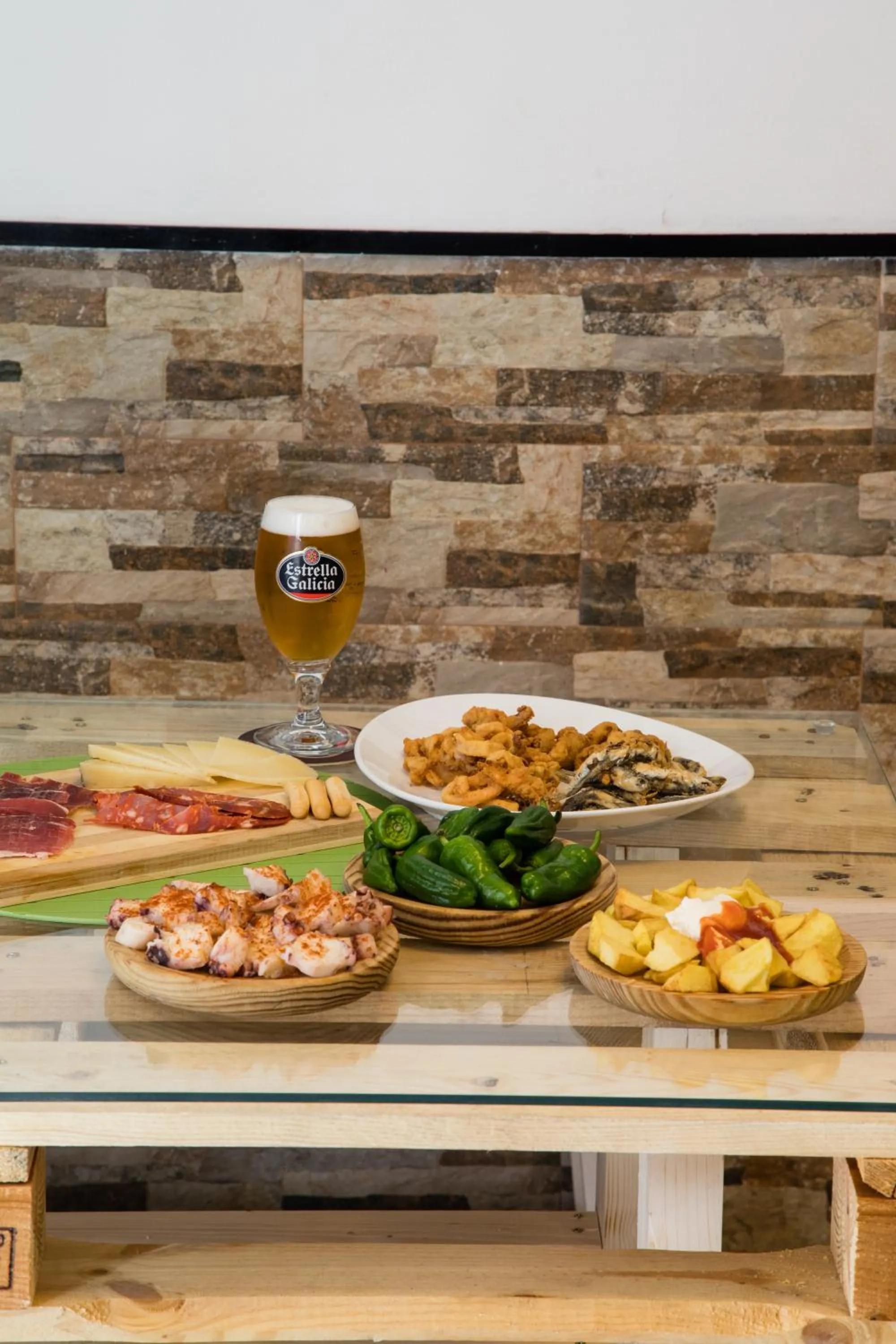 Restaurant/places to eat in Hostal Oliveta