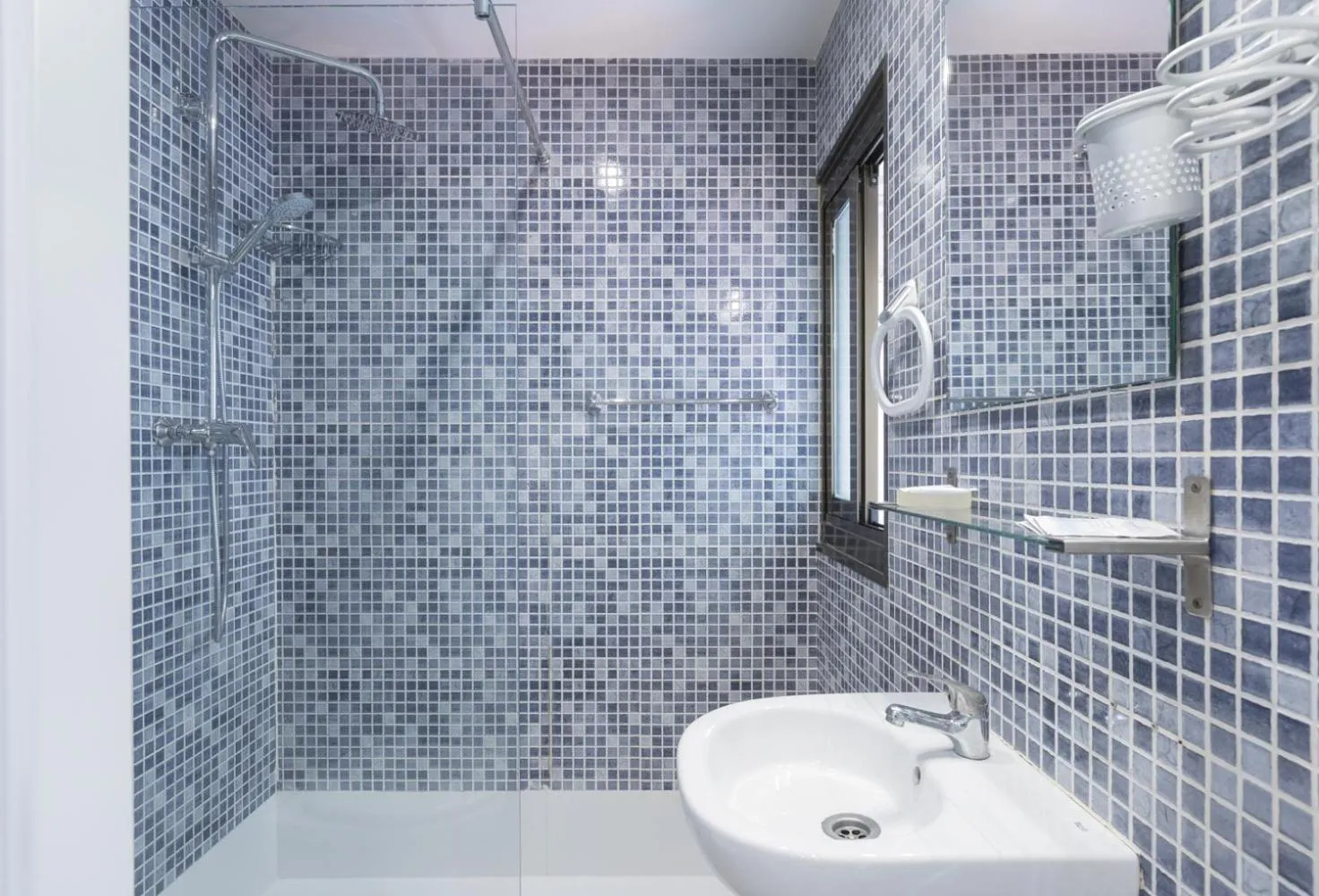 Shower in Hostal Oliveta