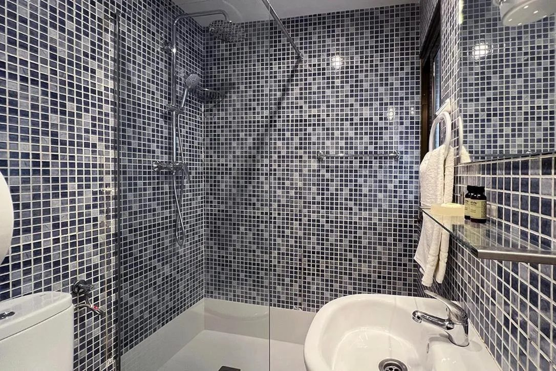 Shower in Hostal Oliveta