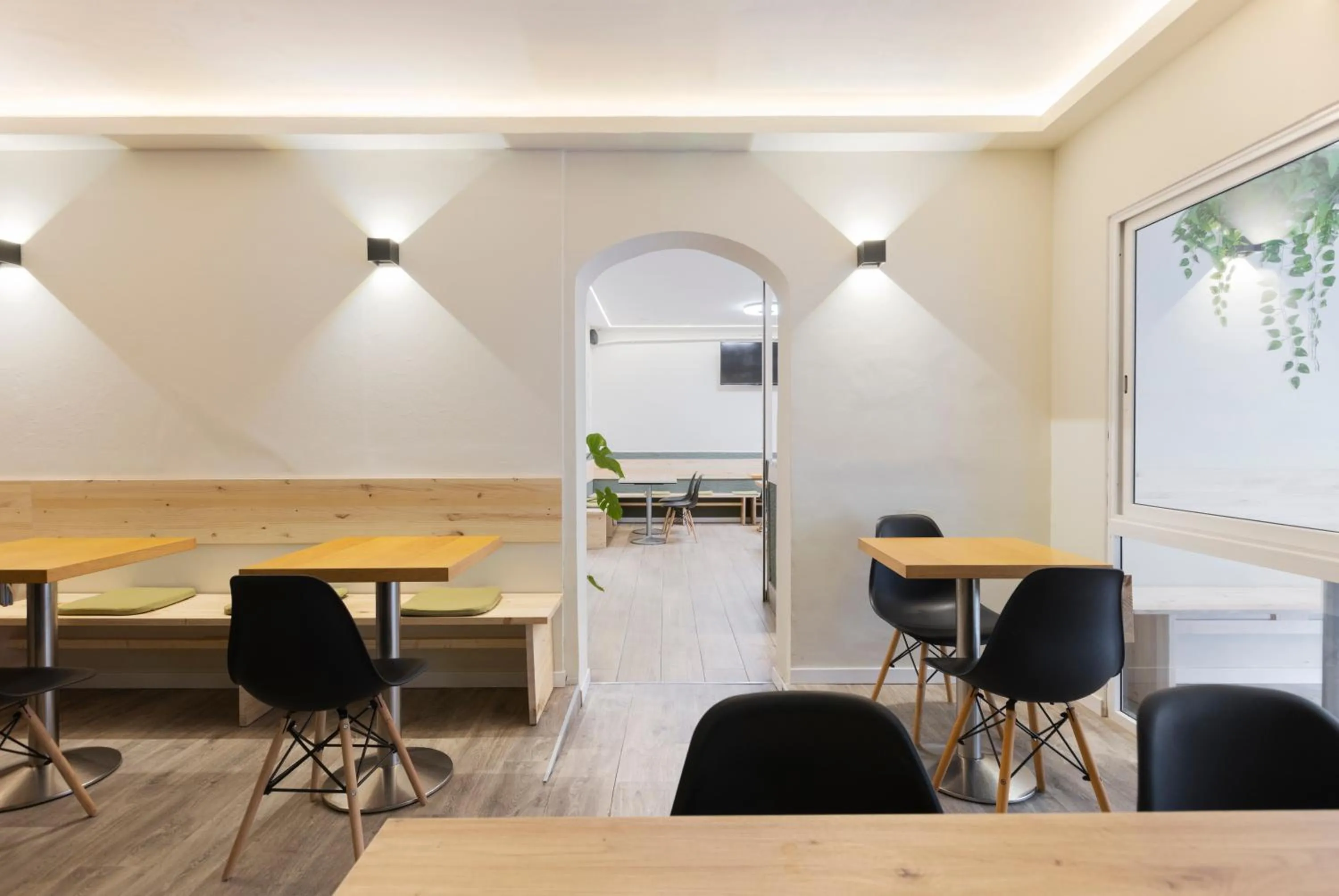 Restaurant/places to eat in Hostal Oliveta