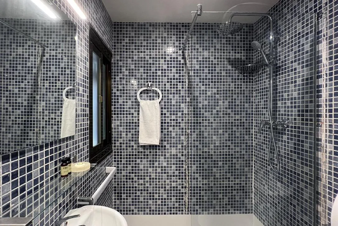 Shower in Hostal Oliveta