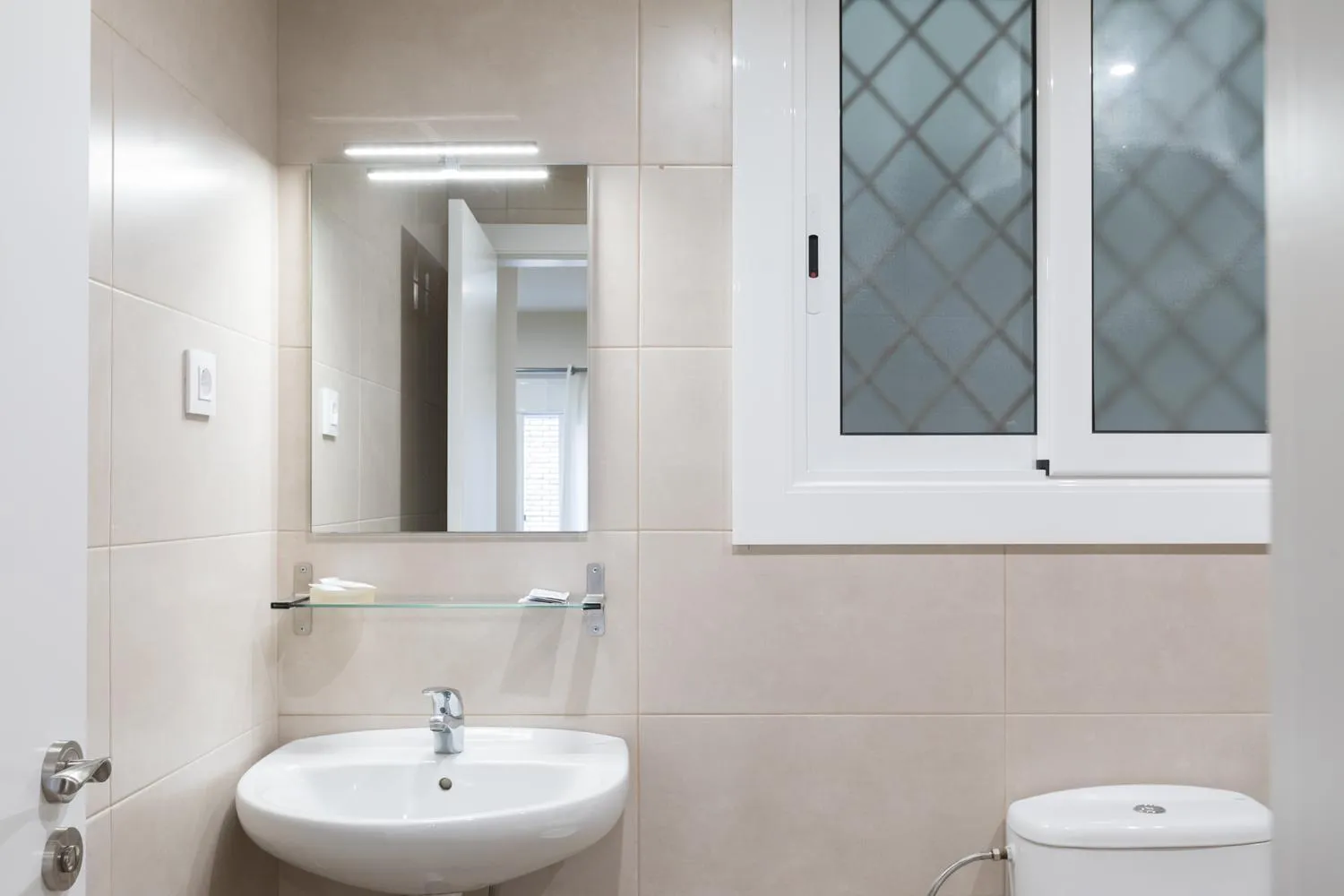 Toilet in Hostal Oliveta