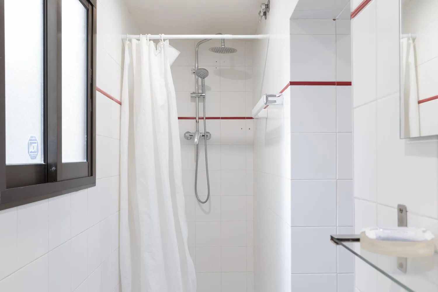 Shower in Hostal Oliveta