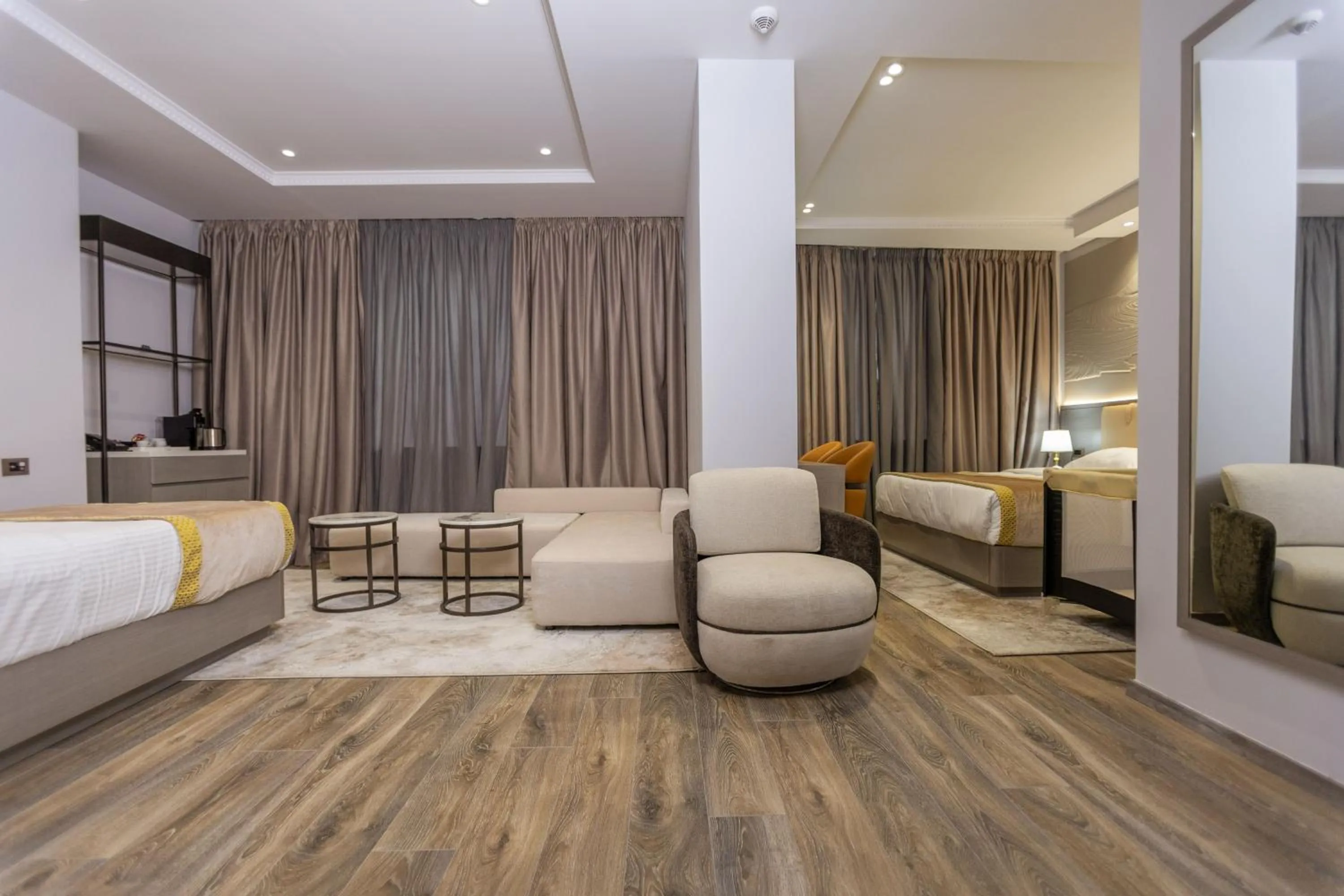 Property building, Bed in Shkodër Grand Hotel Europa Affiliated by Meliá