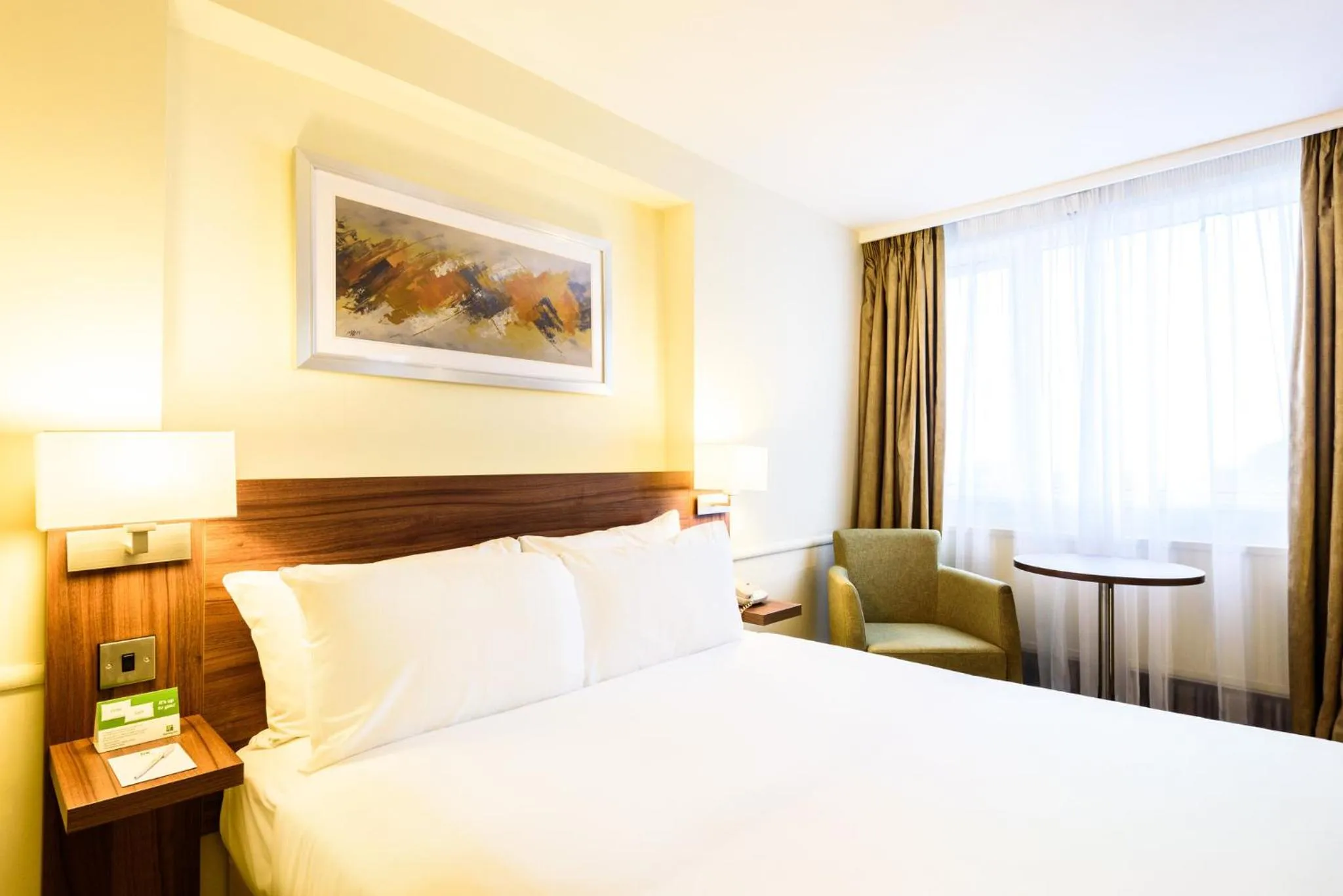 Photo of the whole room, Bed in Holiday Inn Portsmouth by IHG